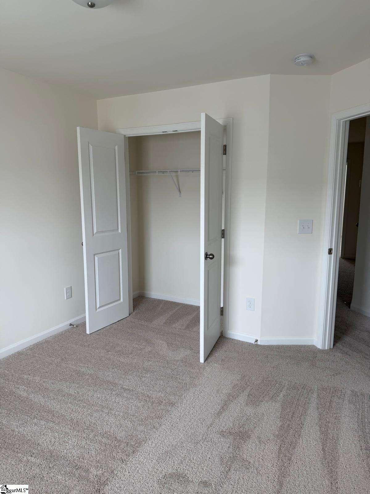6 E Waller Drive Property Photo 8