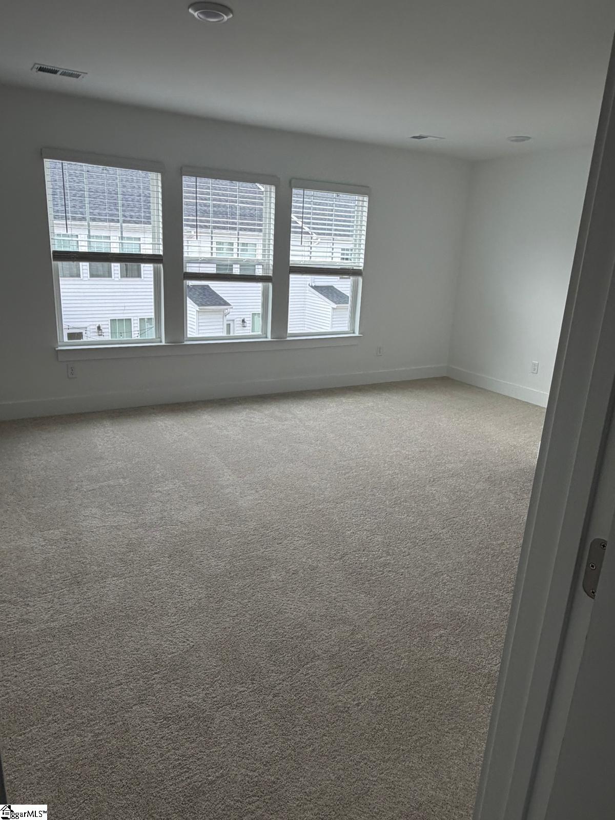 6 E Waller Drive Property Photo 10