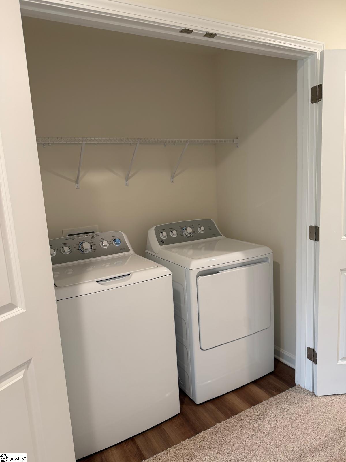 6 E Waller Drive Property Photo 13