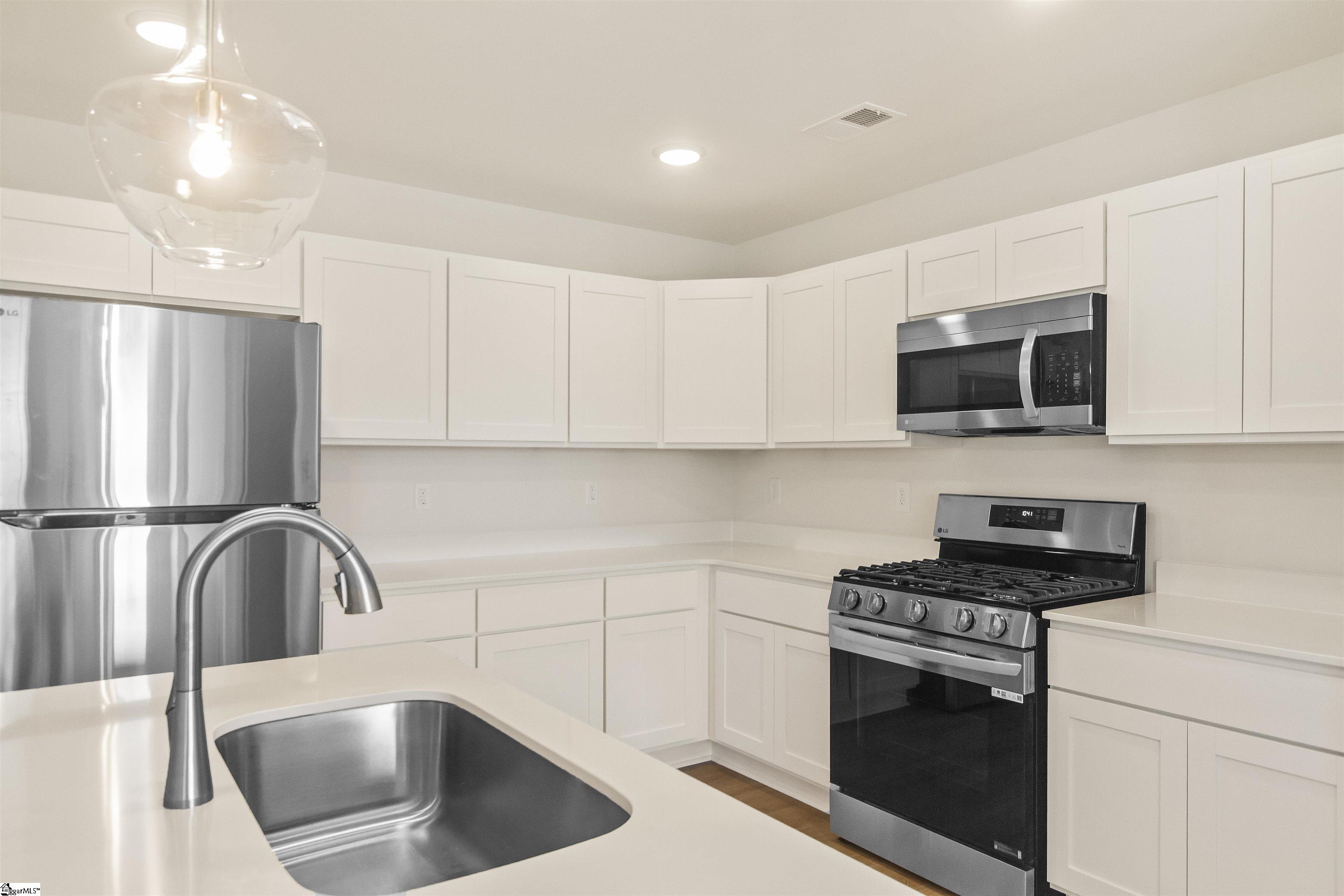121 Terpack Court Property Photo 4