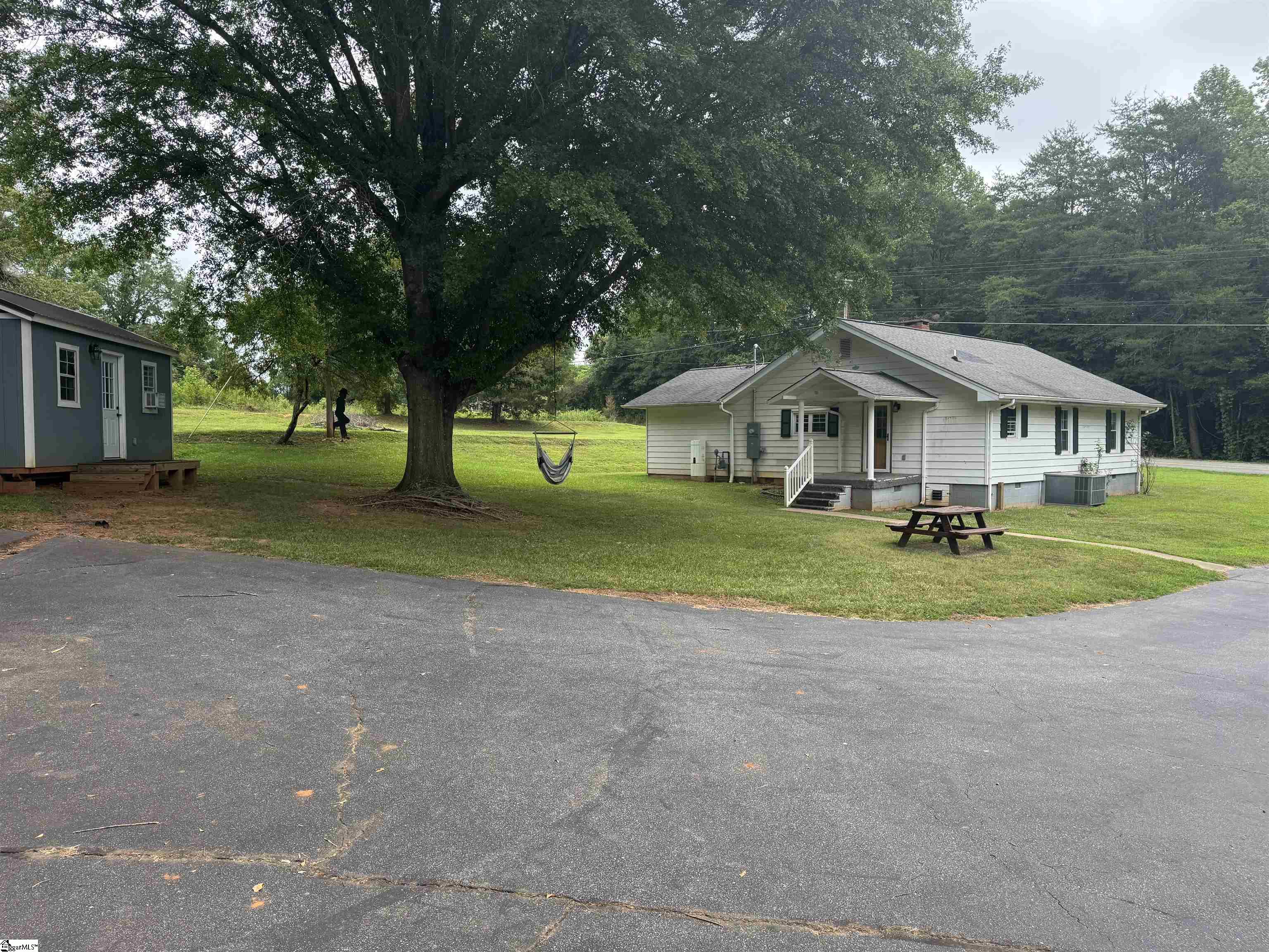 947 Midway Road Property Photo 4