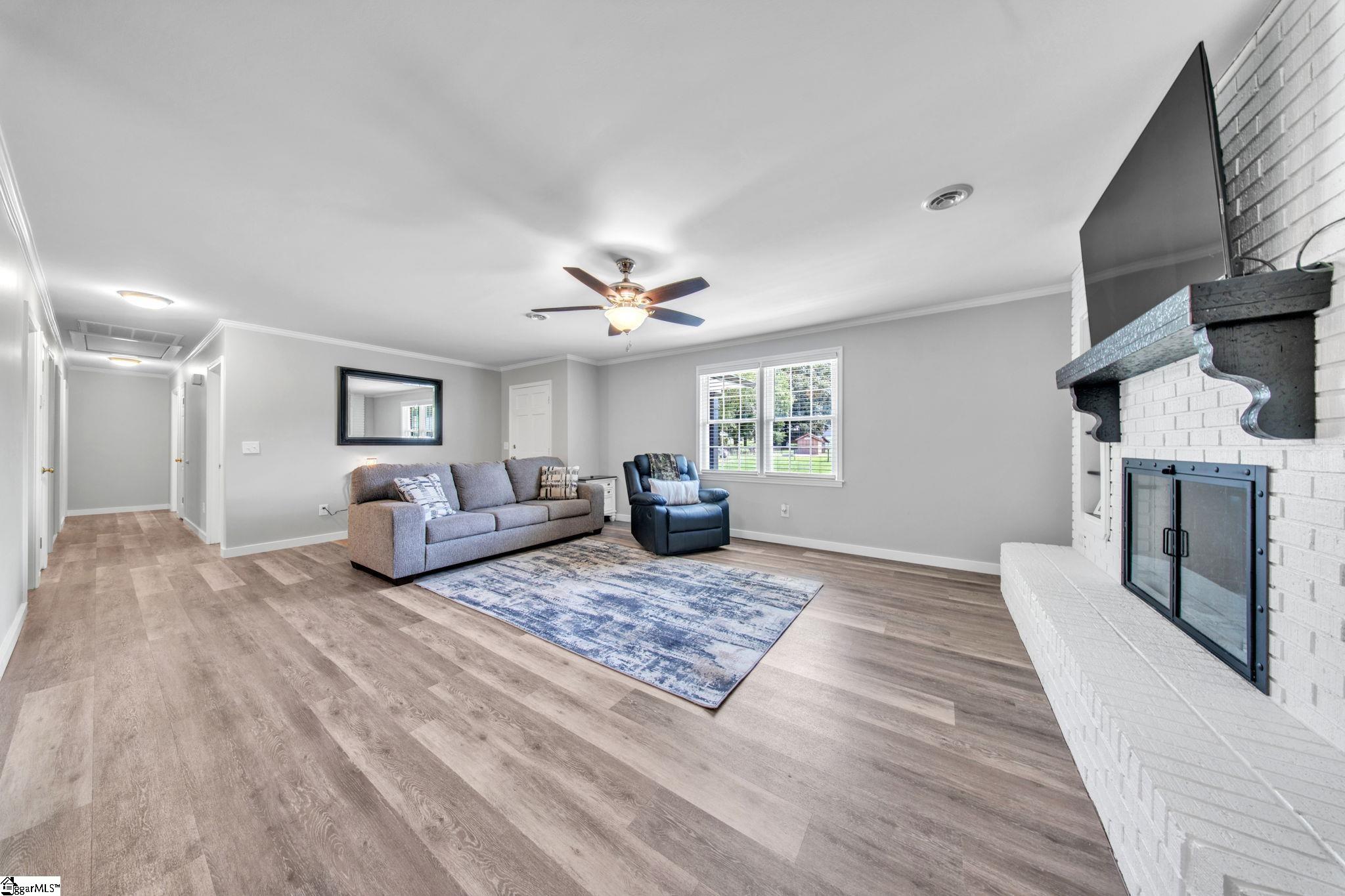 207 Vinewood Street Property Photo 3