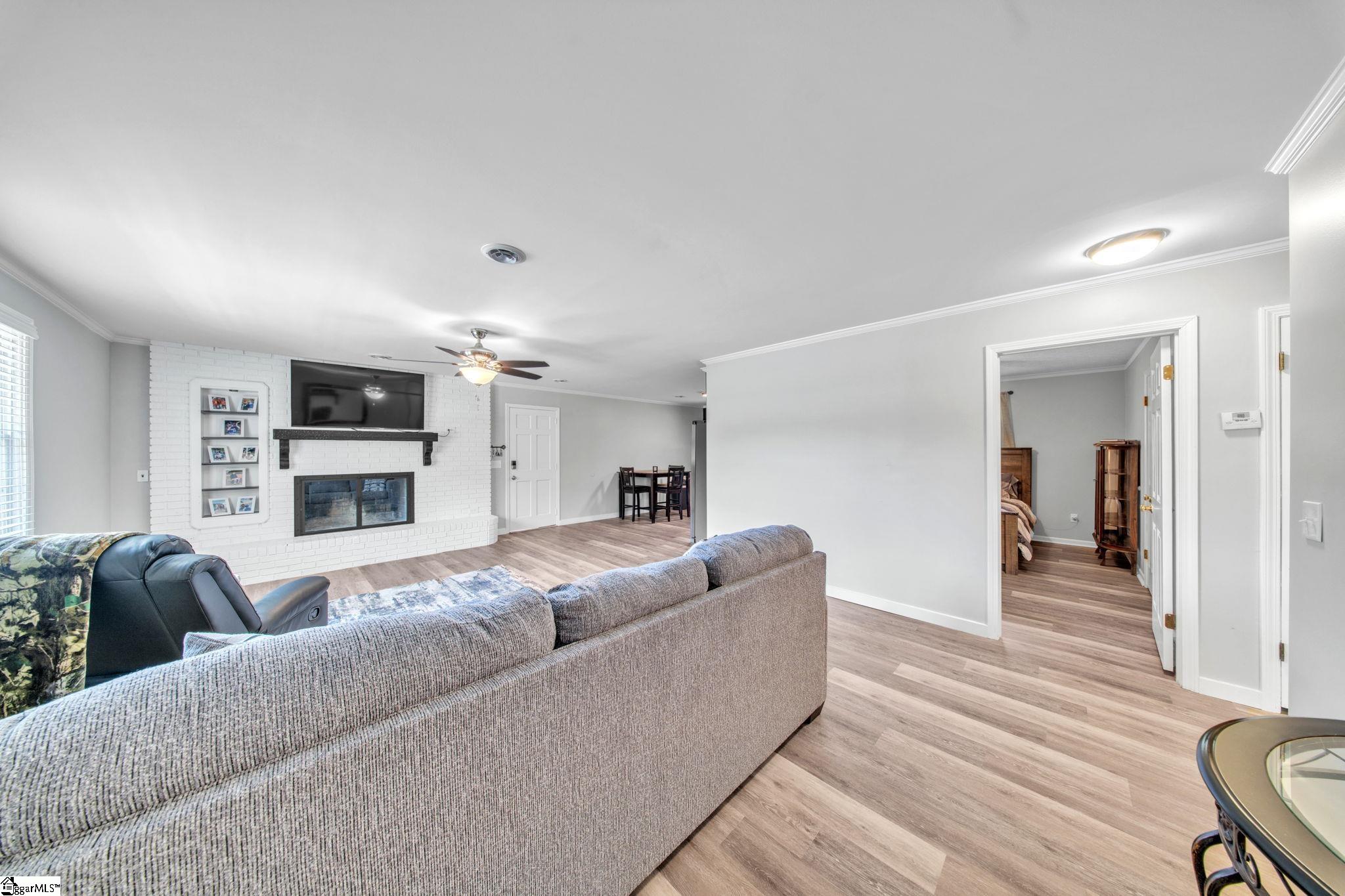 207 Vinewood Street Property Photo 6