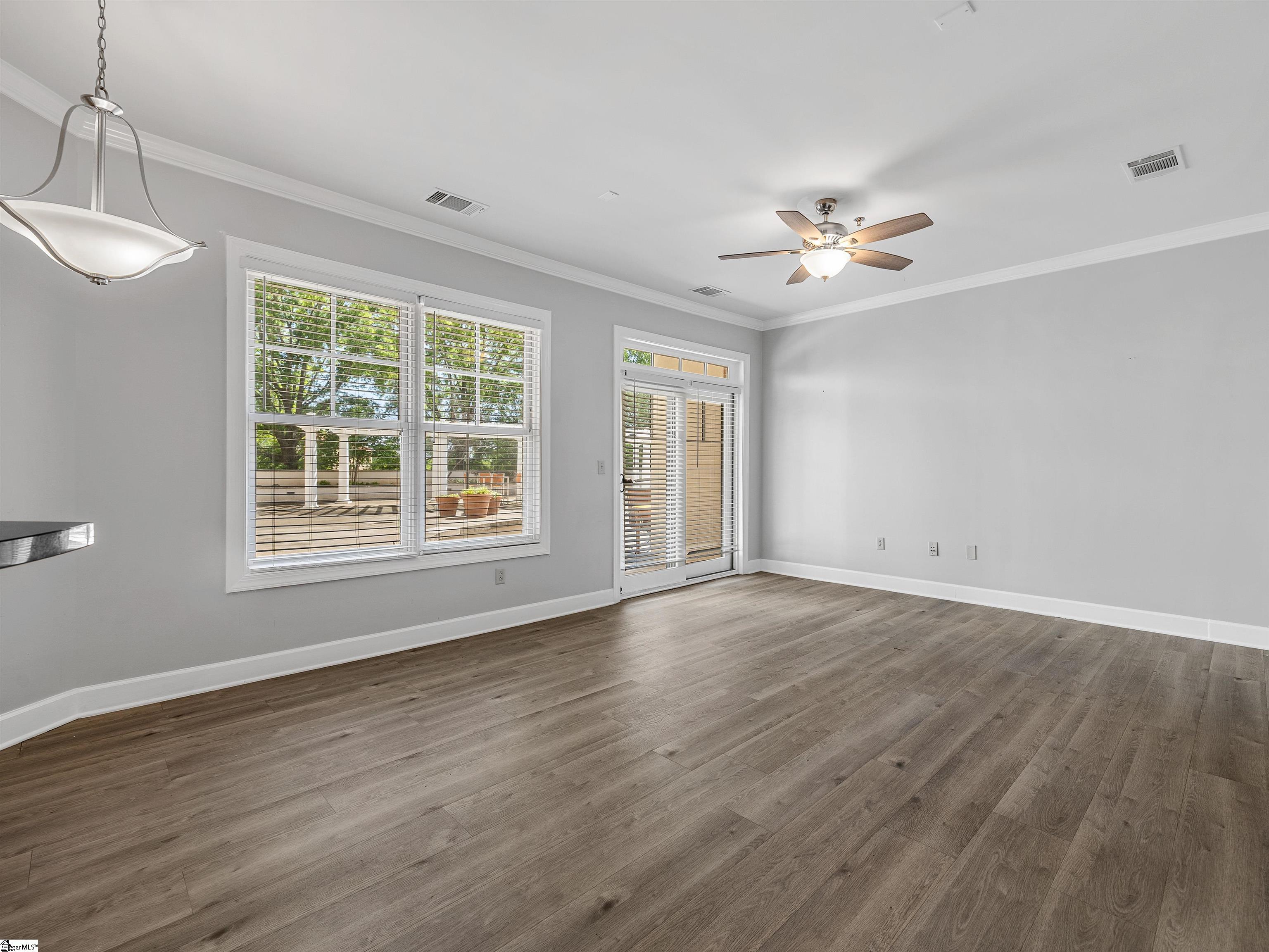 155 E Broad Street Property Photo 6