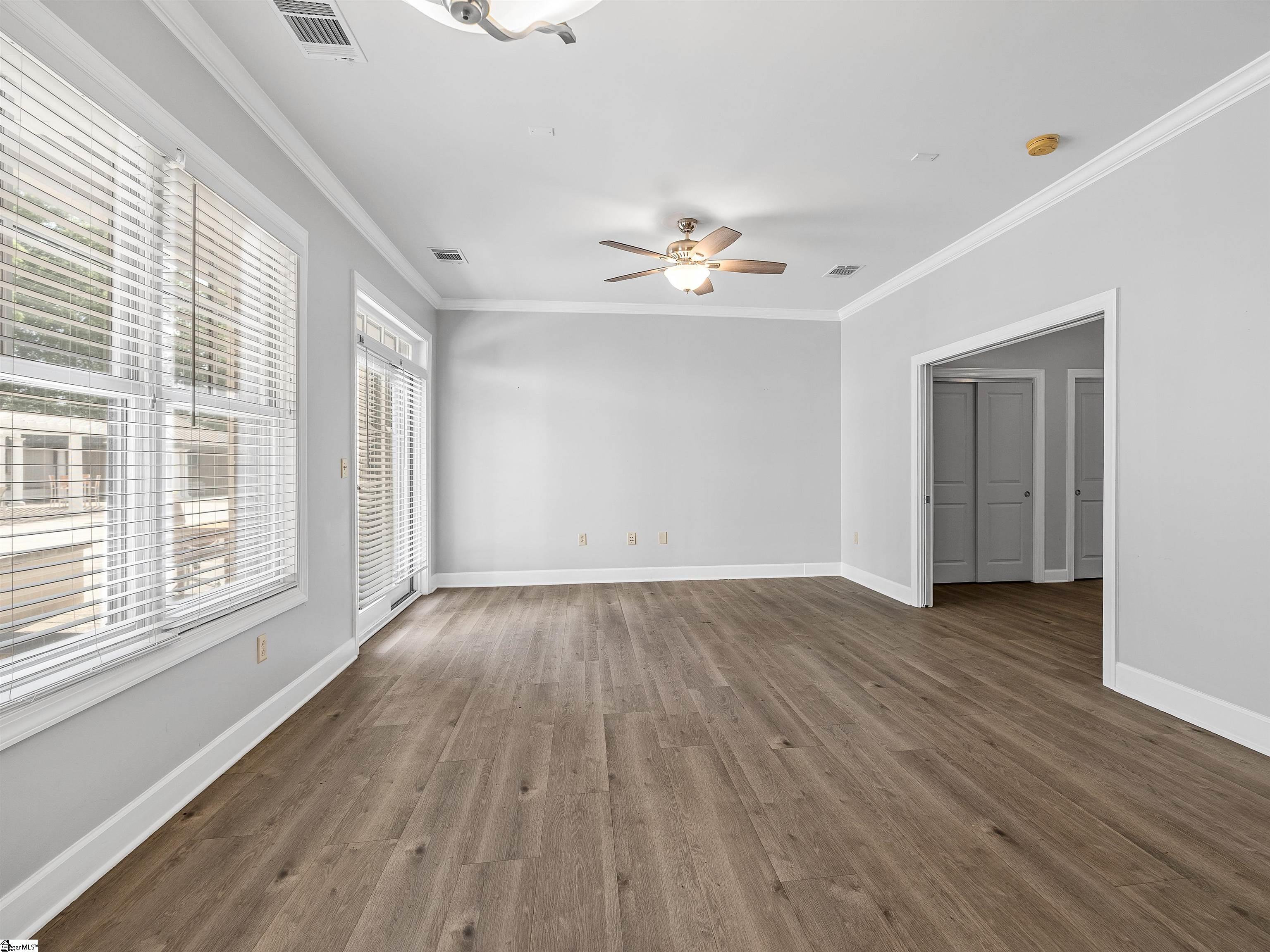 155 E Broad Street Property Photo 7