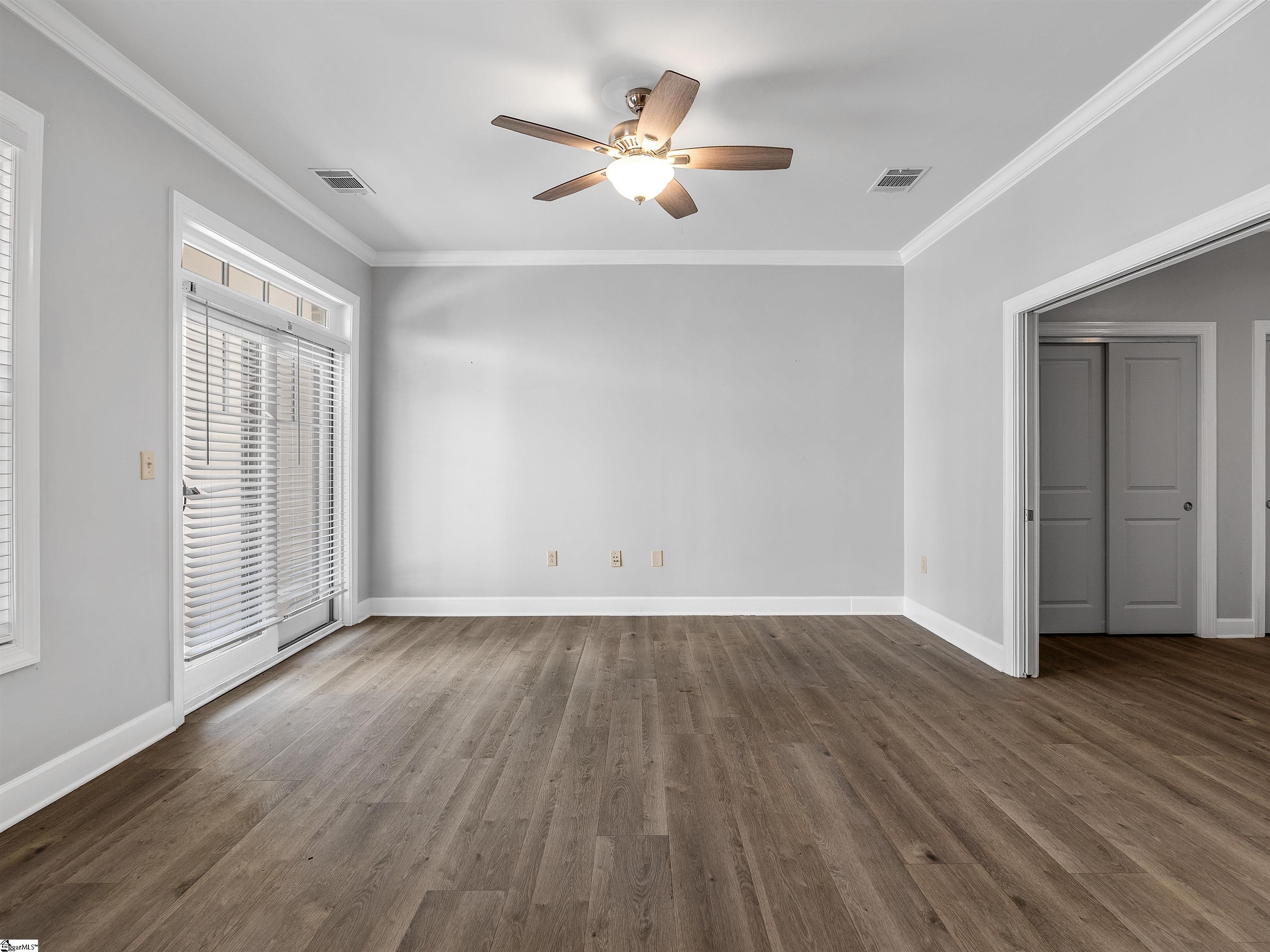 155 E Broad Street Property Photo 8