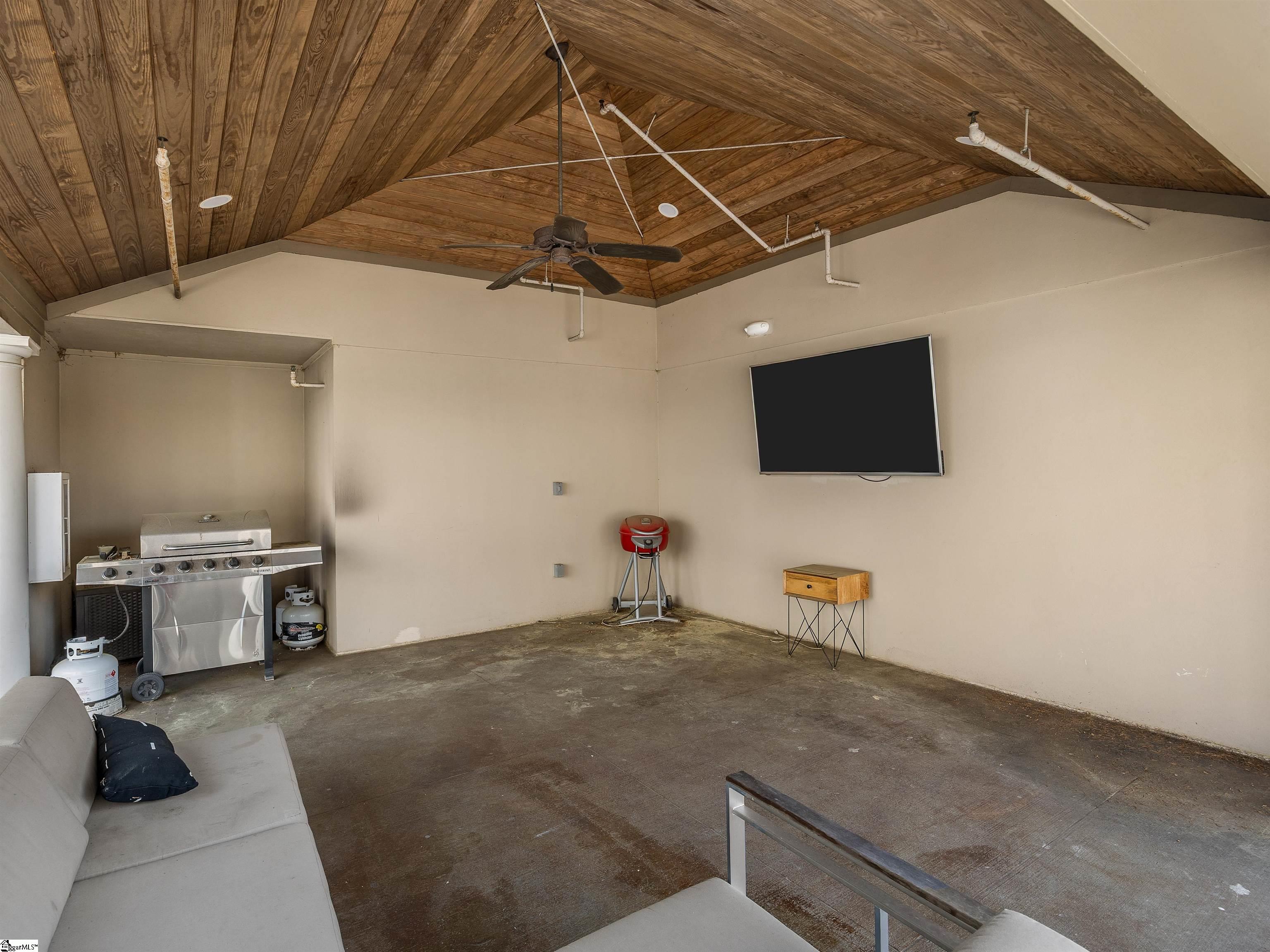 155 E Broad Street Property Photo 33