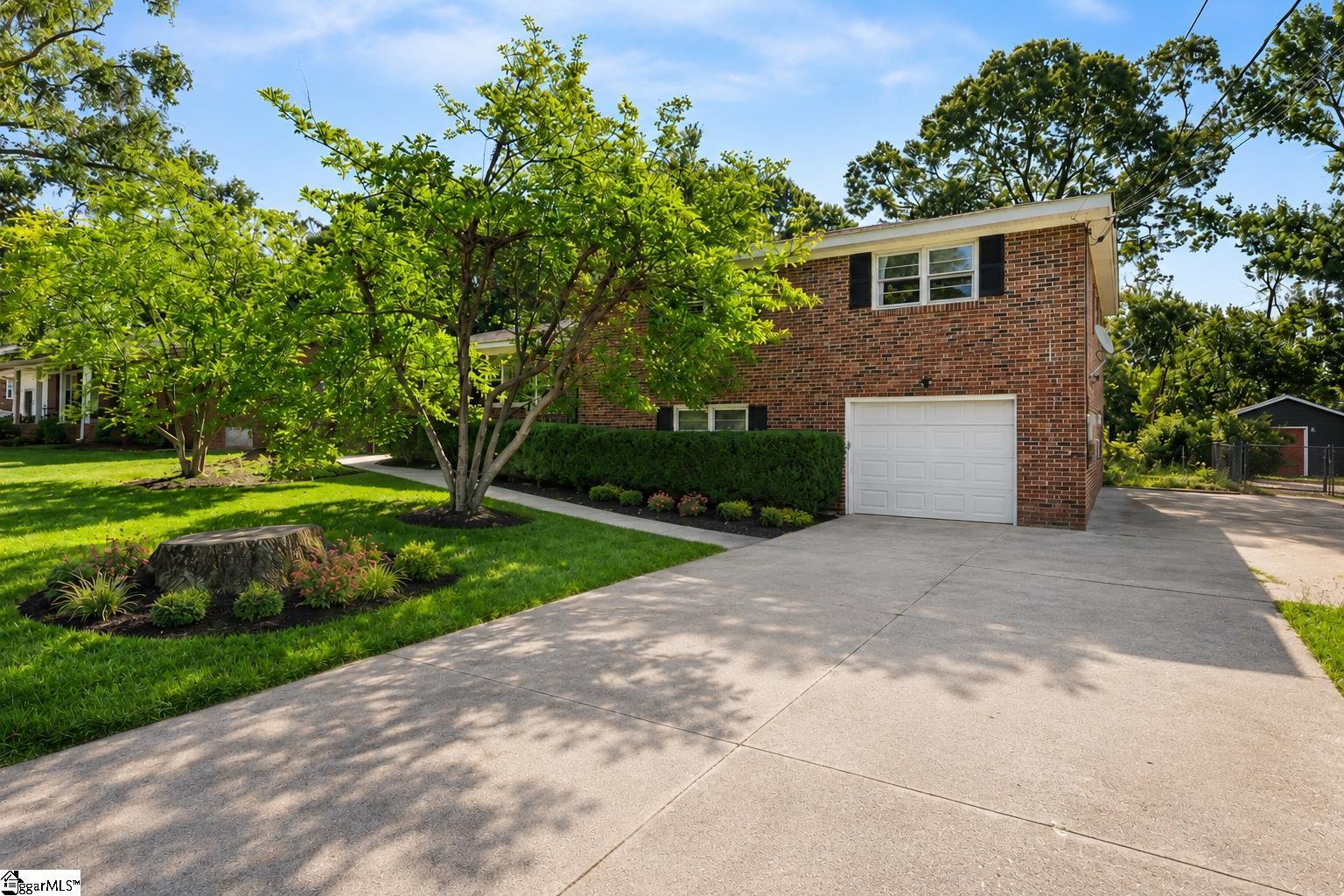 132 Trent Drive Property Photo 2