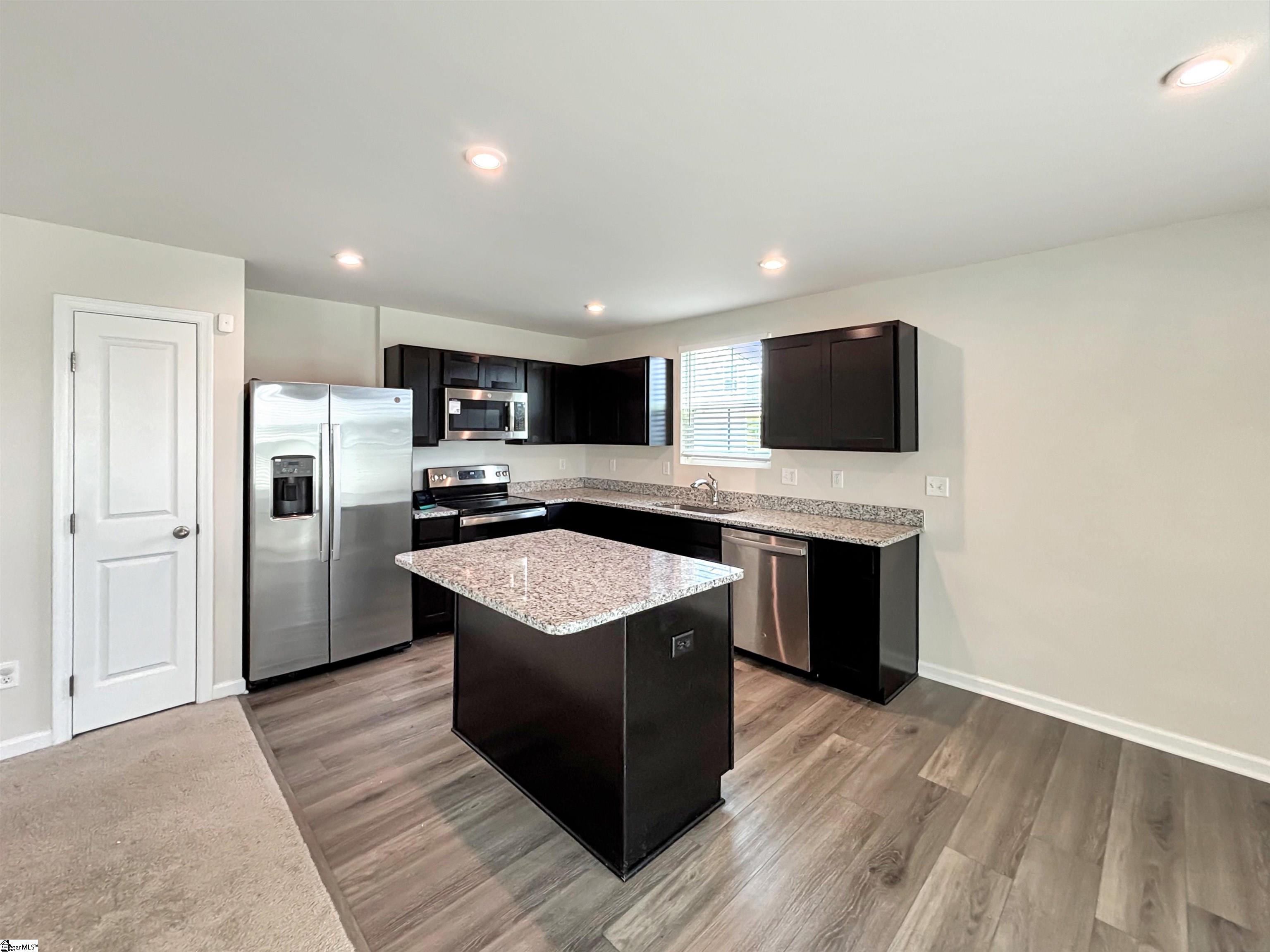1601136 Property Photo 5