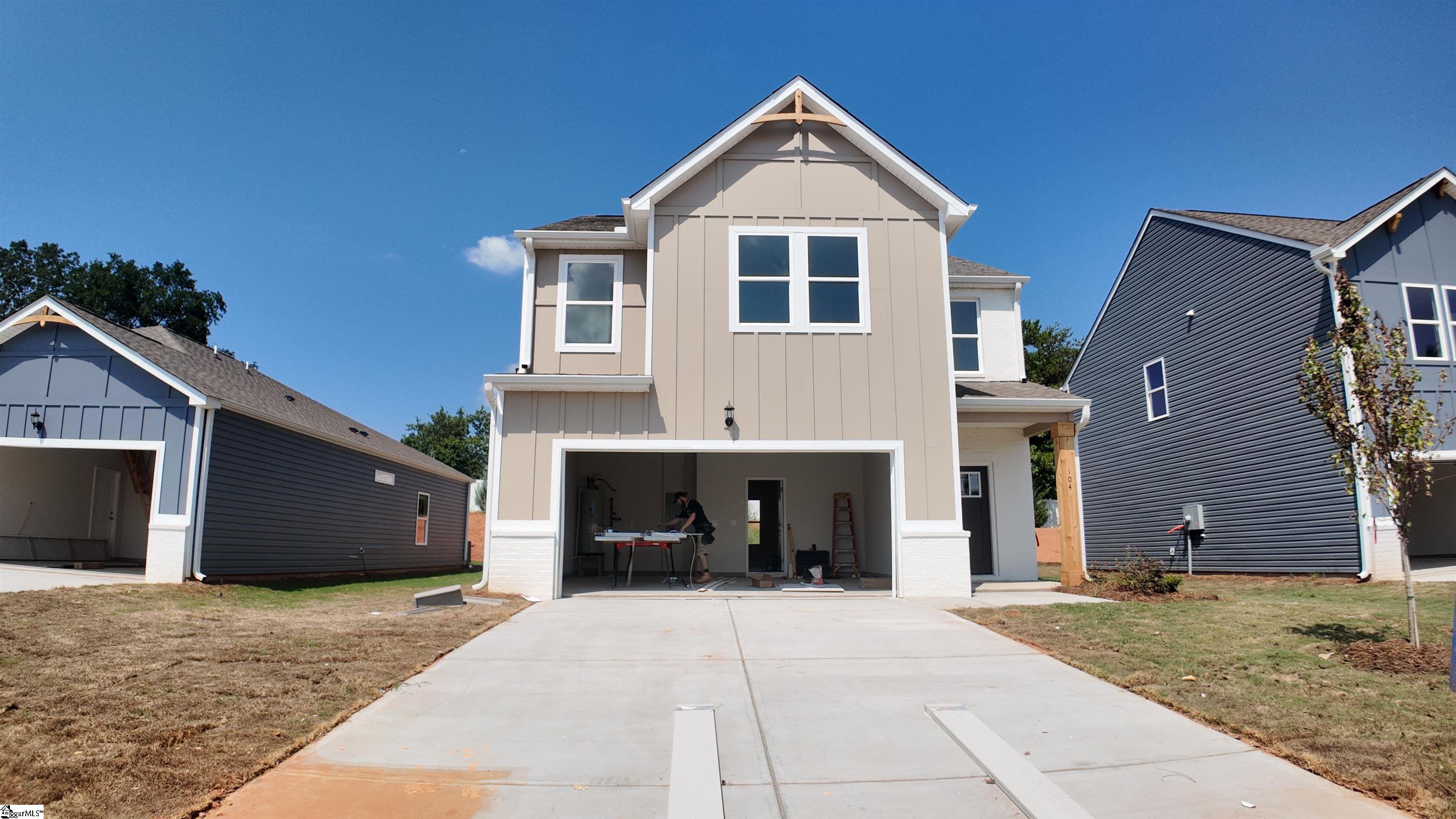 104 Juniper Valley Circle Property Photo 1