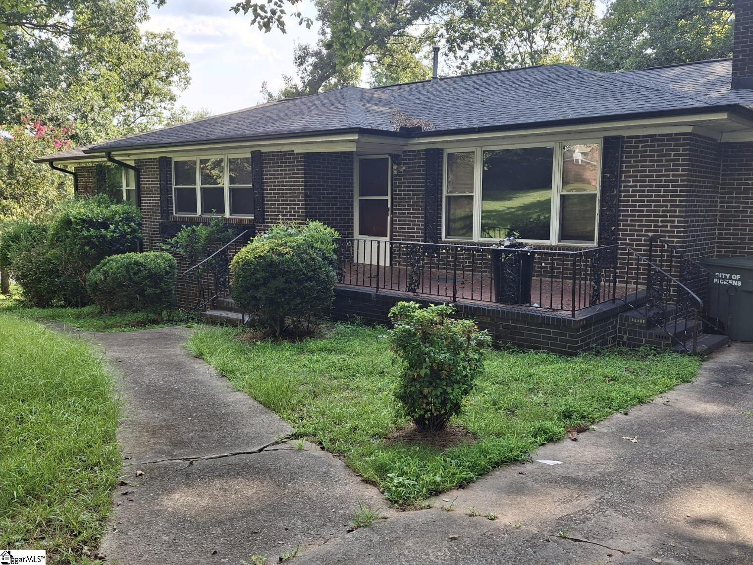 211 Thomas Road Property Photo 1
