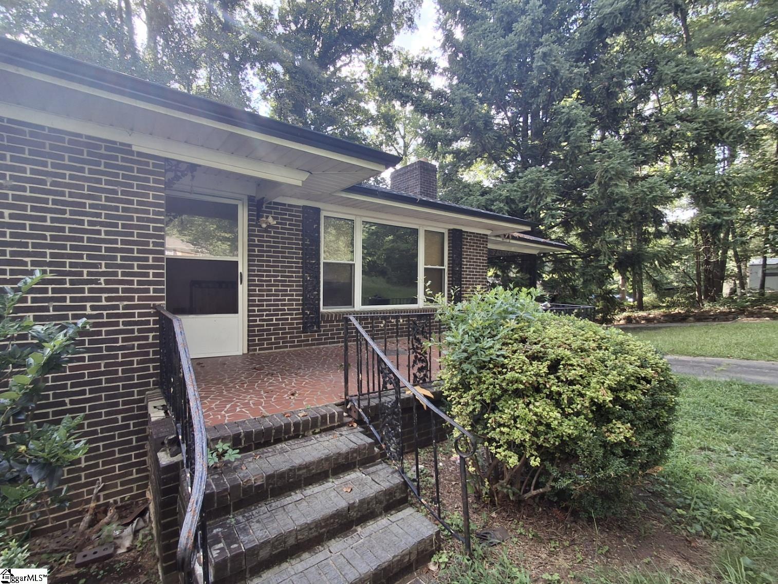 211 Thomas Road Property Photo 2