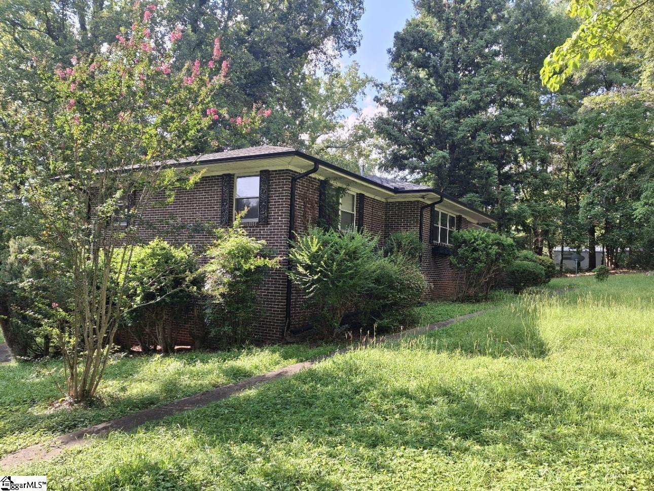 211 Thomas Road Property Photo 3