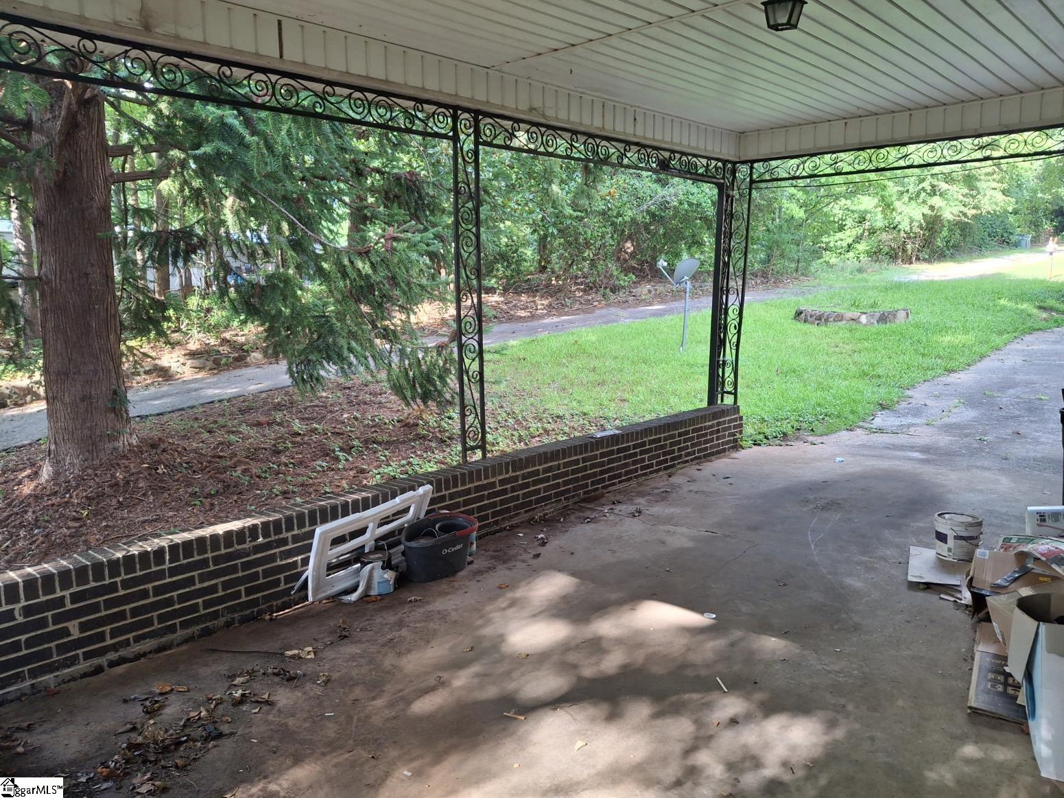 211 Thomas Road Property Photo 9