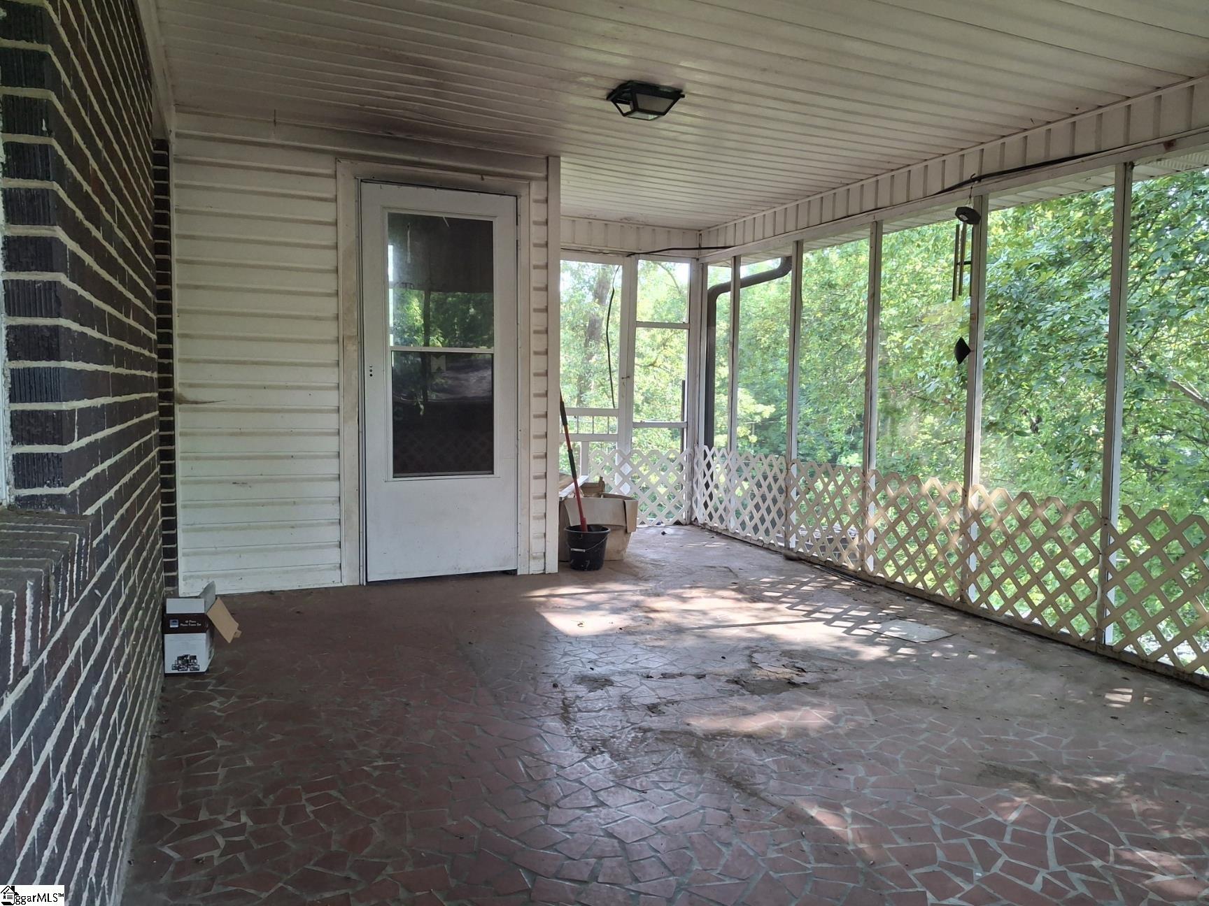 211 Thomas Road Property Photo 10