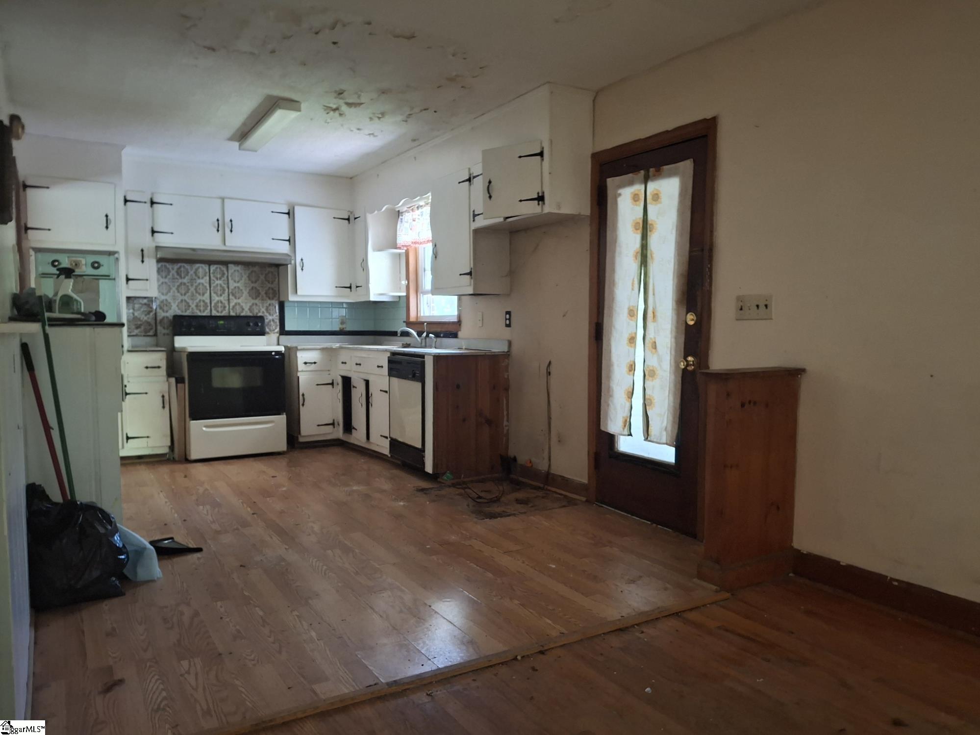 211 Thomas Road Property Photo 13