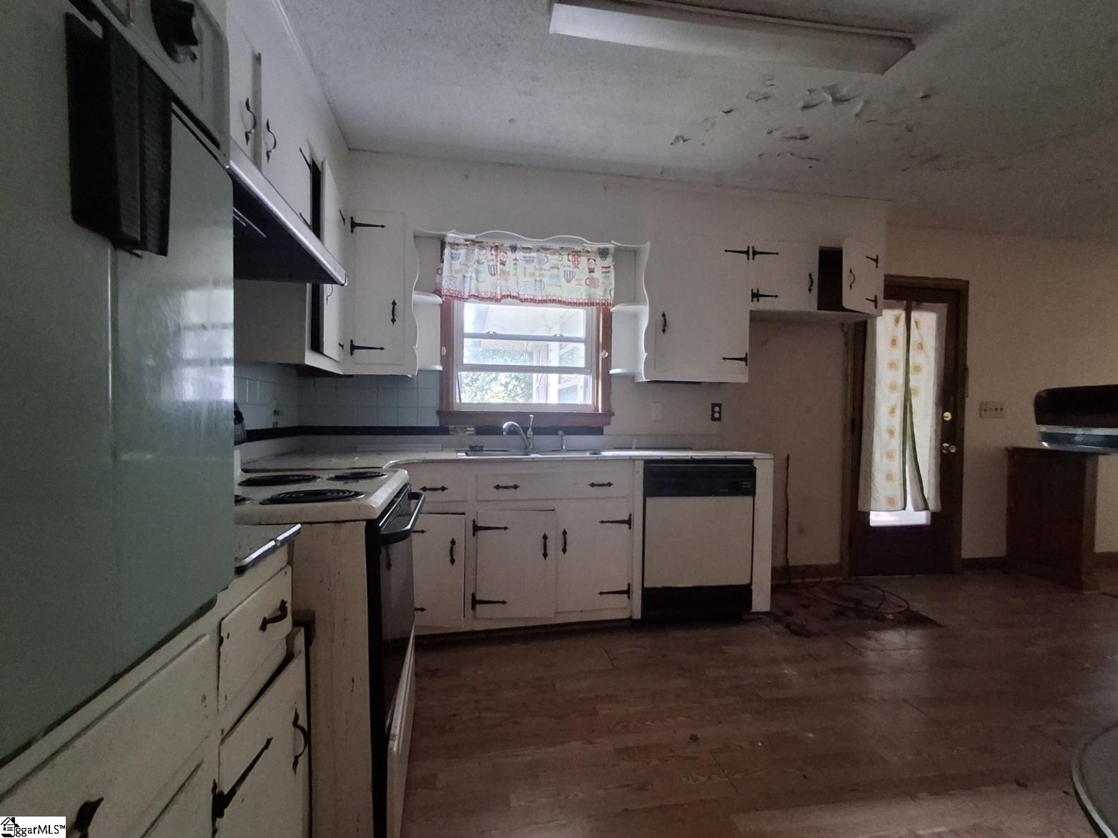 211 Thomas Road Property Photo 14