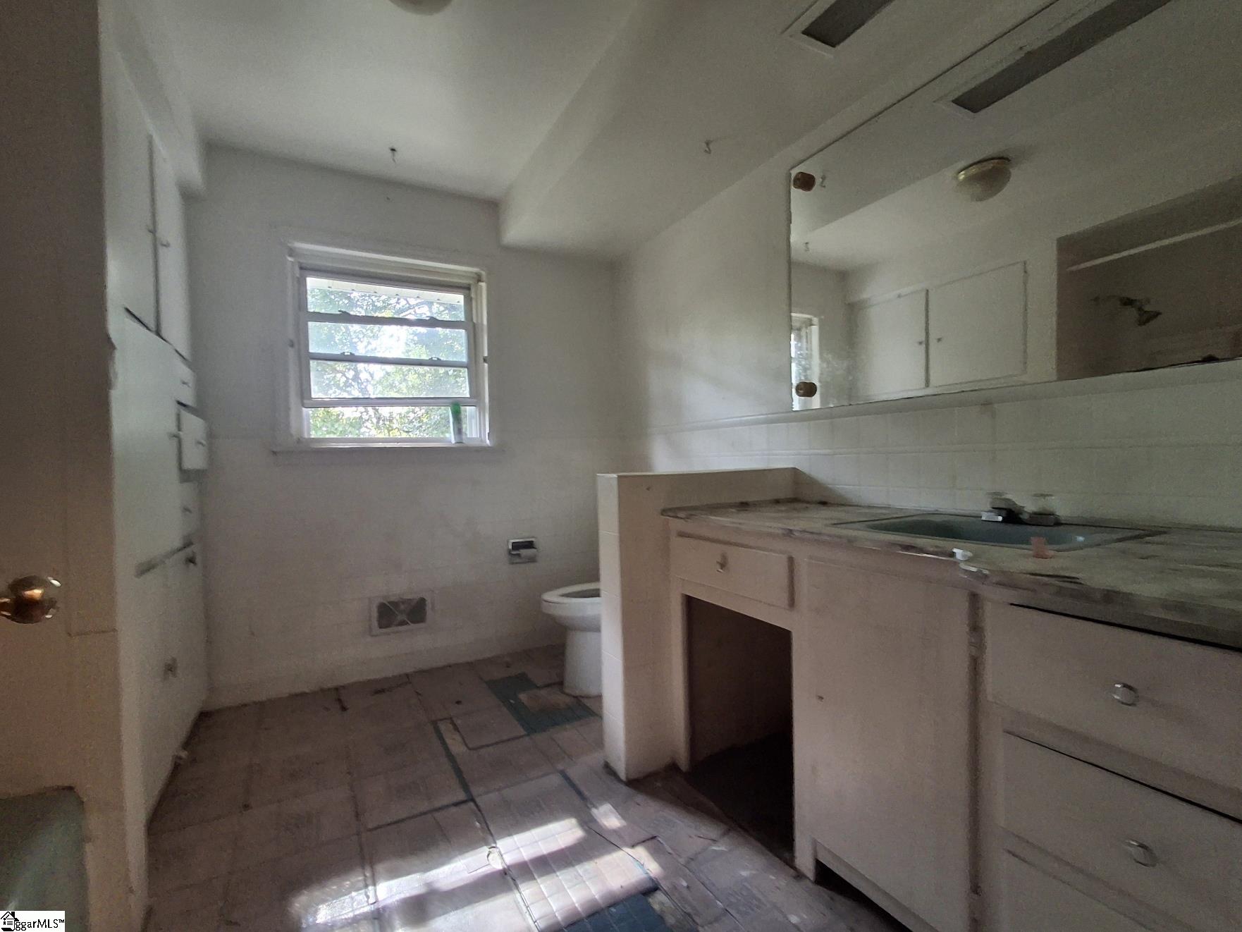 211 Thomas Road Property Photo 17