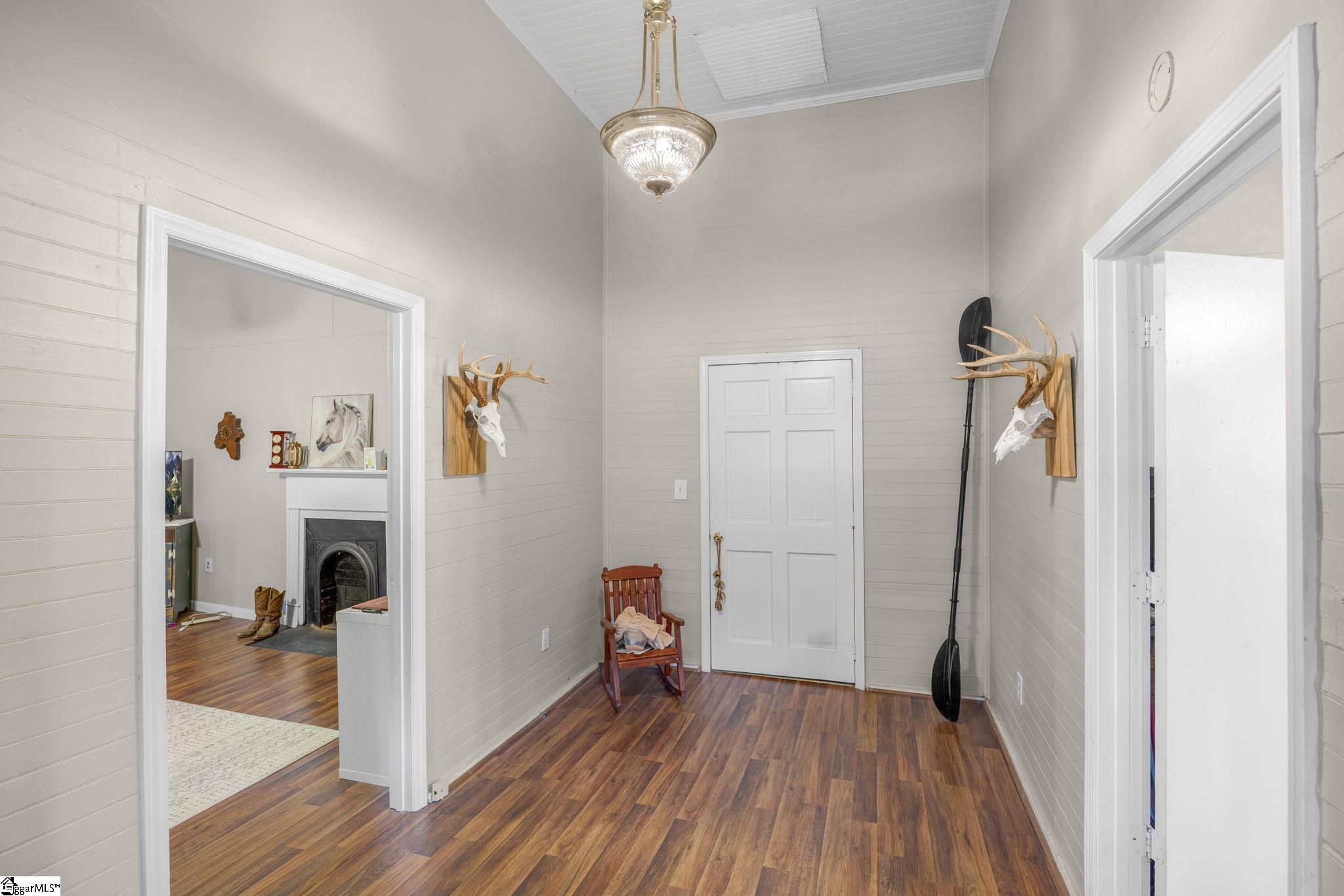 310 Edgemont Avenue Property Photo 8