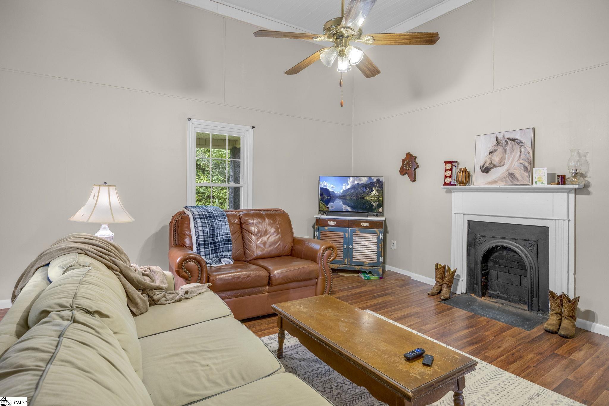 310 Edgemont Avenue Property Photo 9