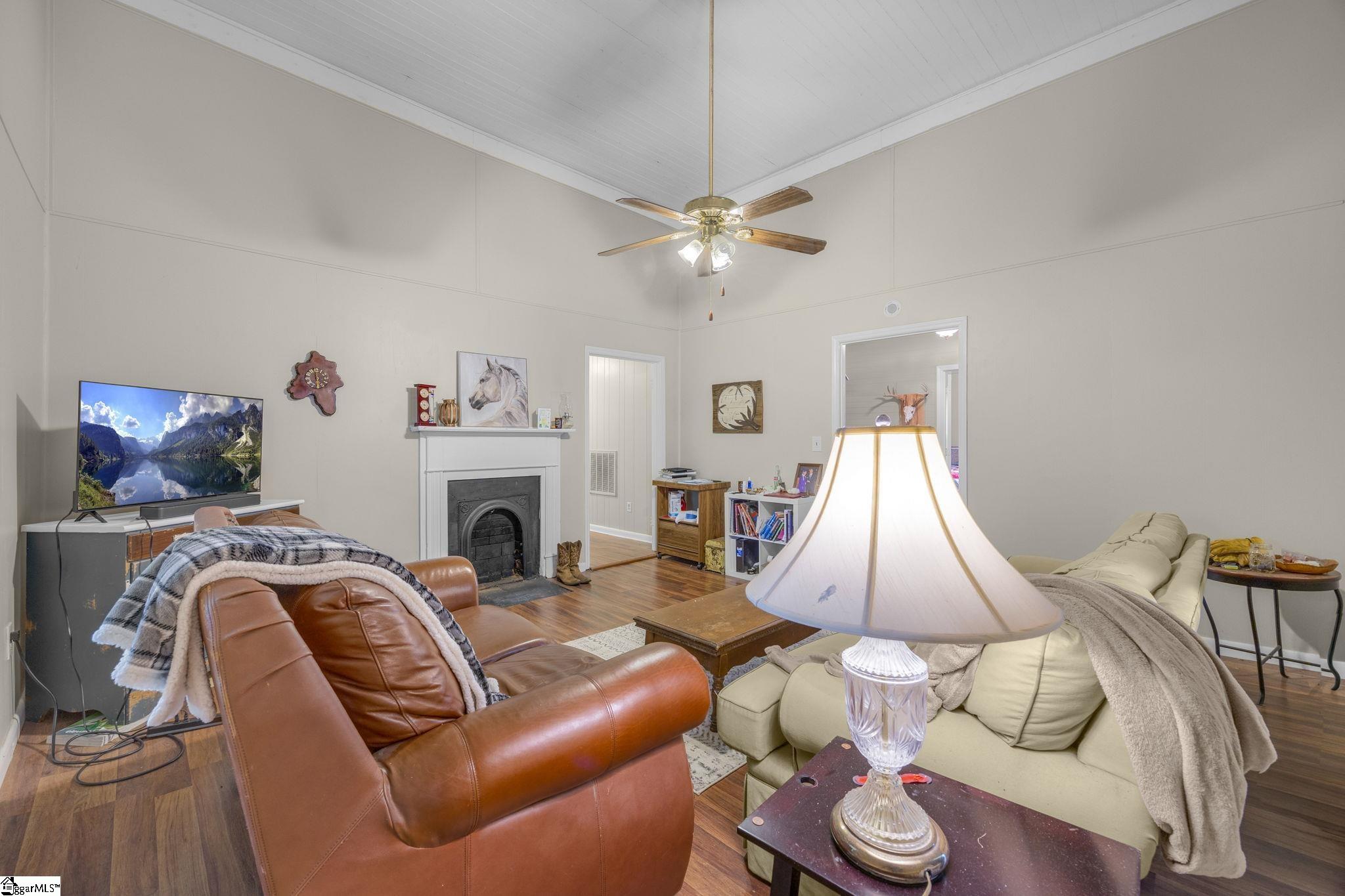 310 Edgemont Avenue Property Photo 12
