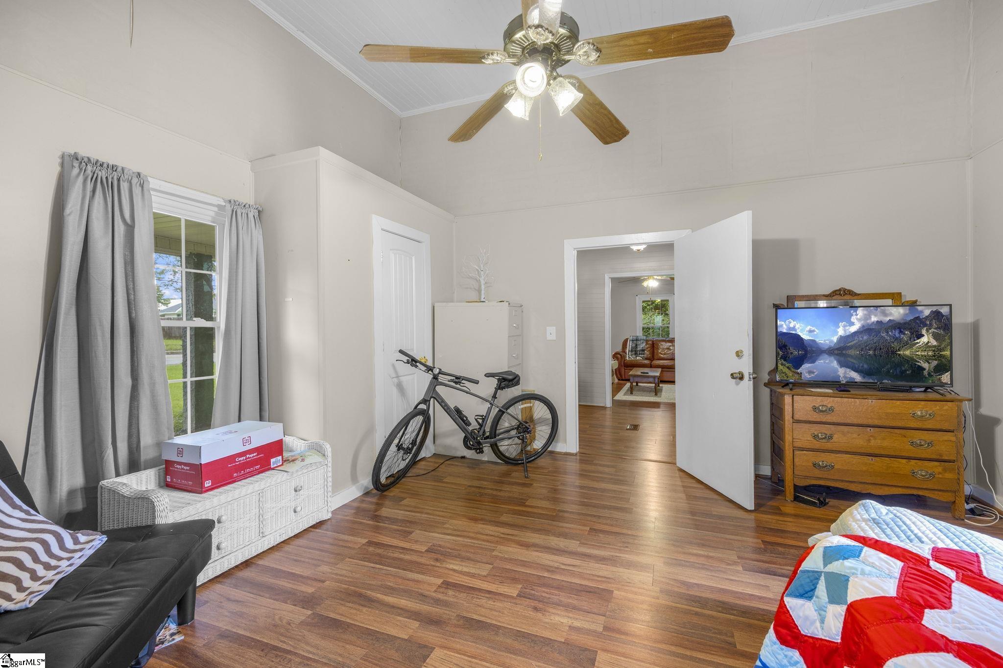 310 Edgemont Avenue Property Photo 20