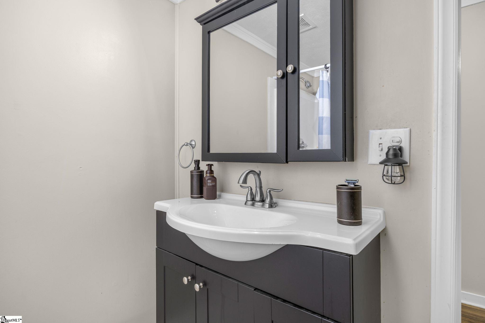 310 Edgemont Avenue Property Photo 21