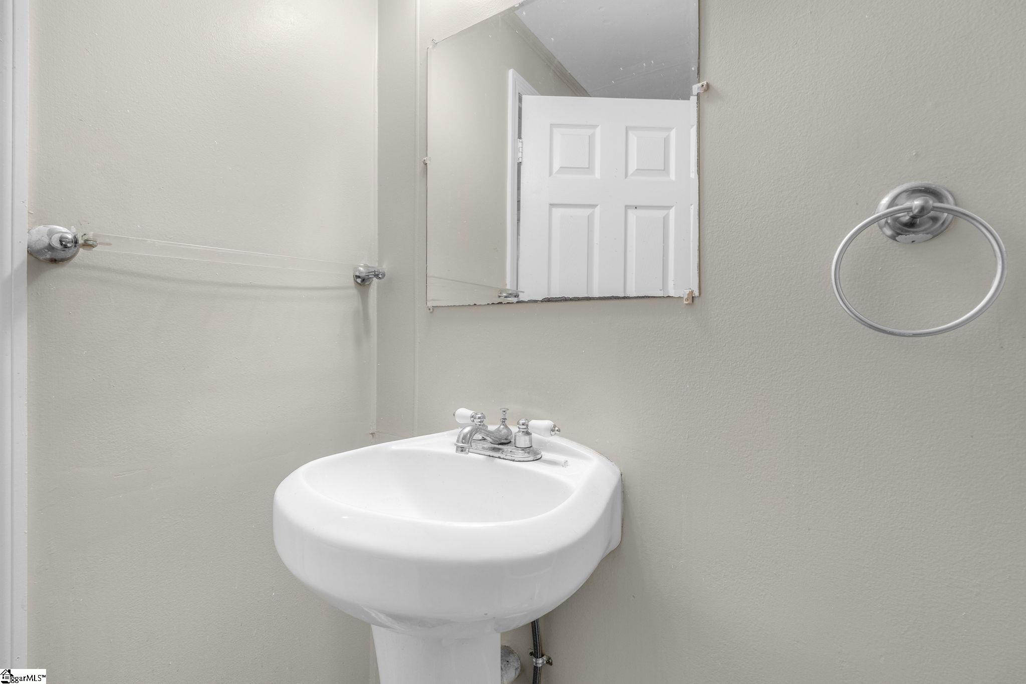 310 Edgemont Avenue Property Photo 25