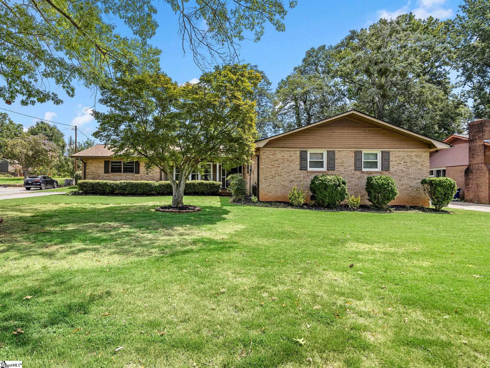 209 Navaho Drive Property Photo 2