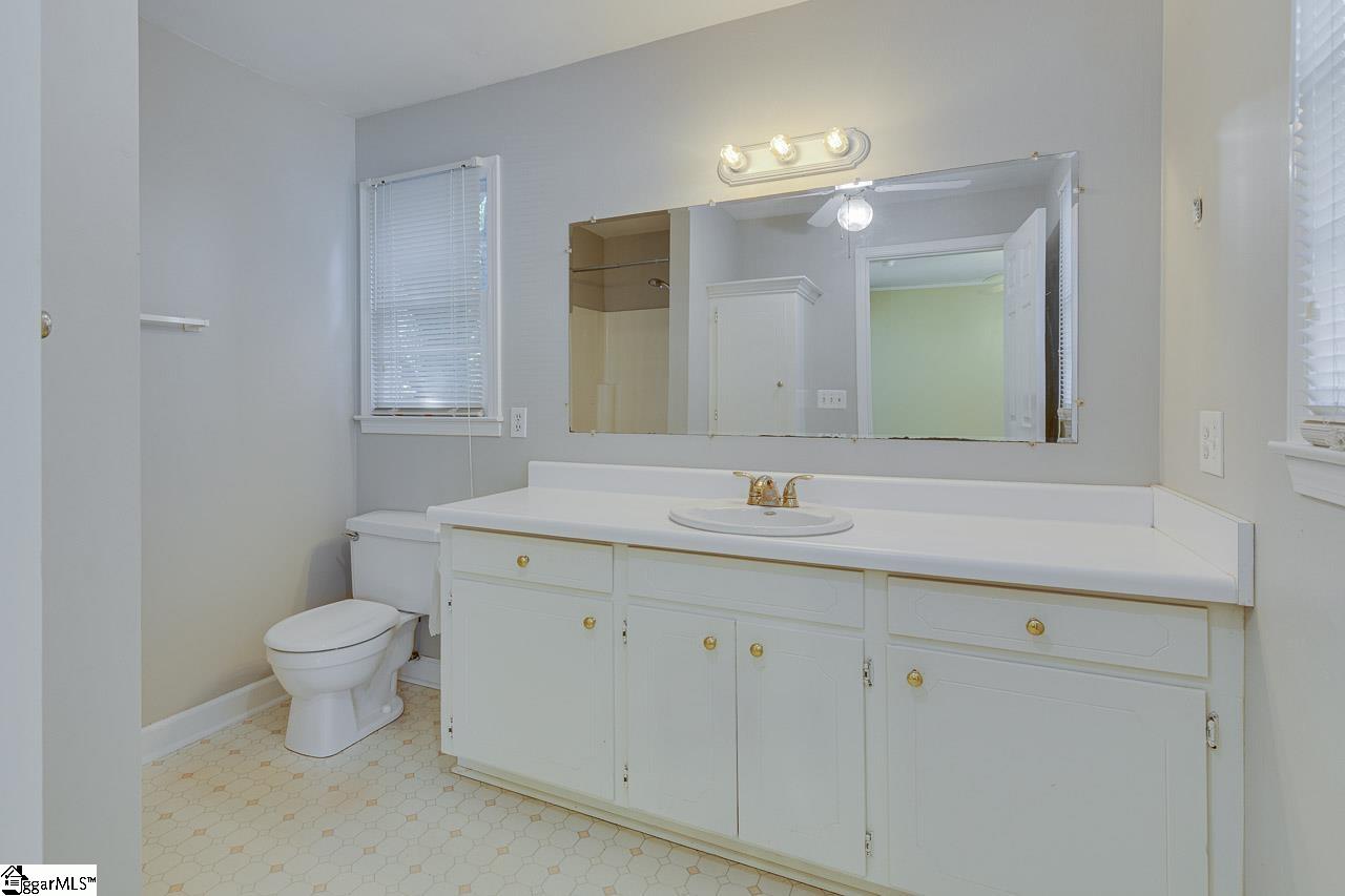 2026 E North Street Property Photo 37