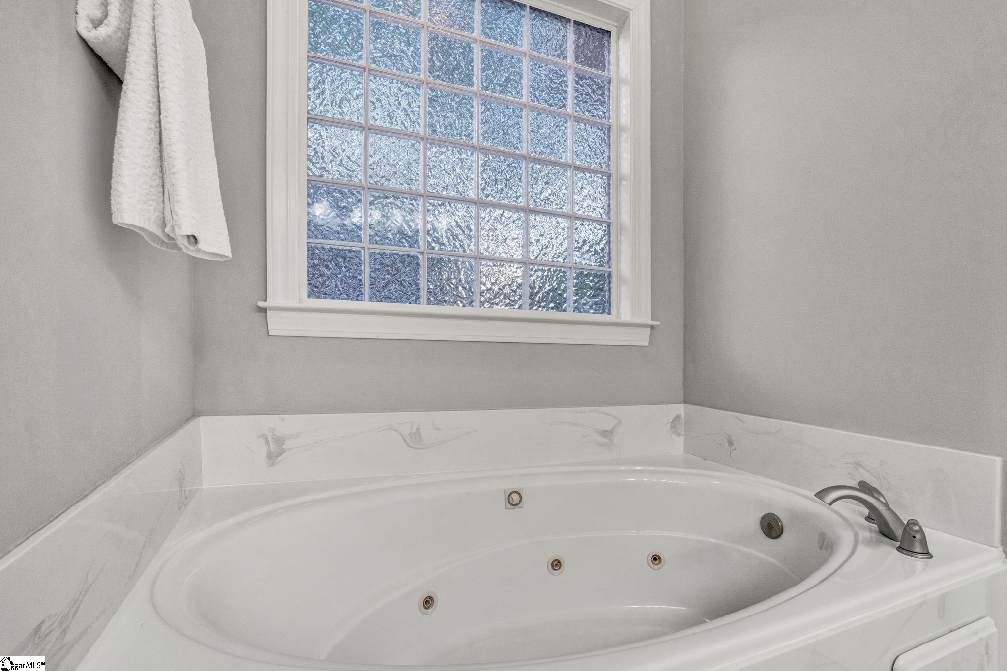 115 Clairewood Court Property Photo 24