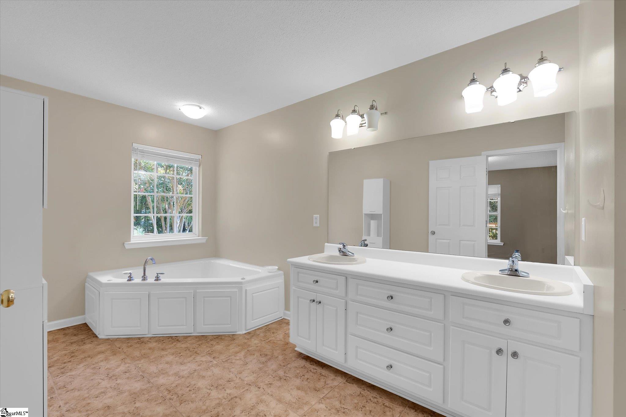 205 Ashford Court Property Photo 19