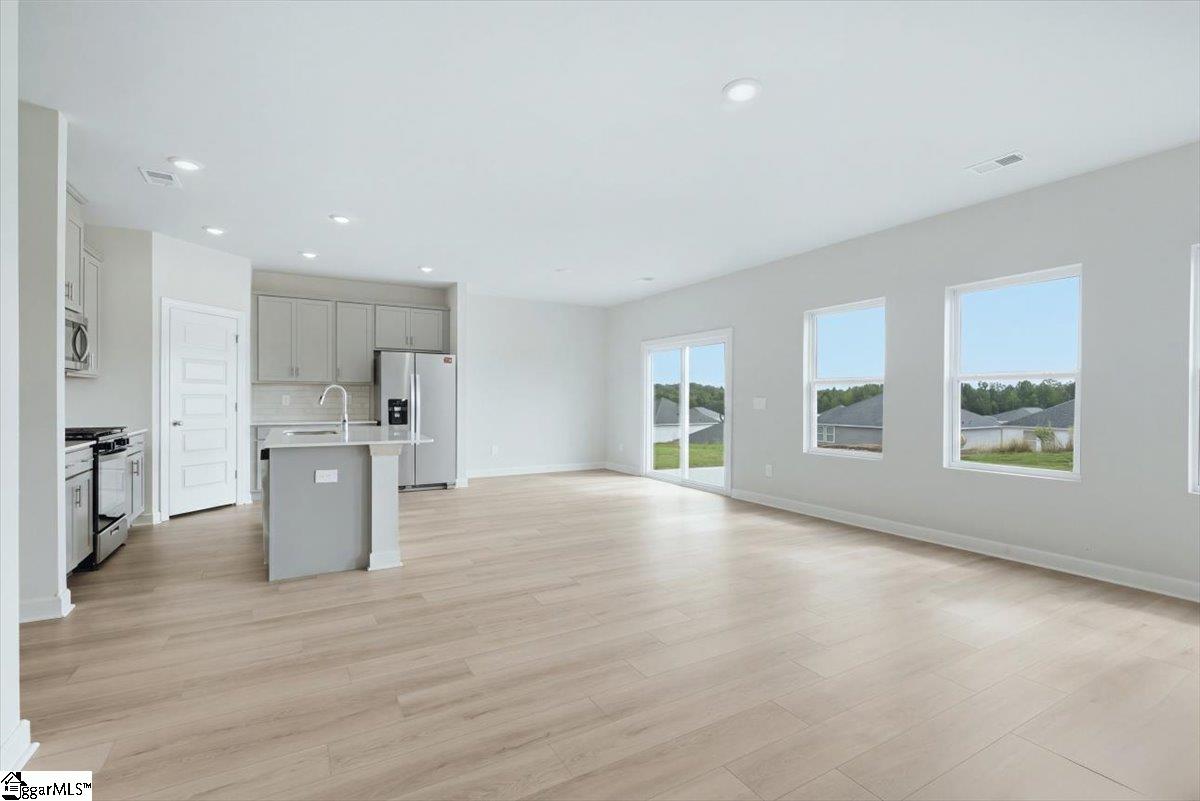 1525 Erindale Drive Property Photo 9