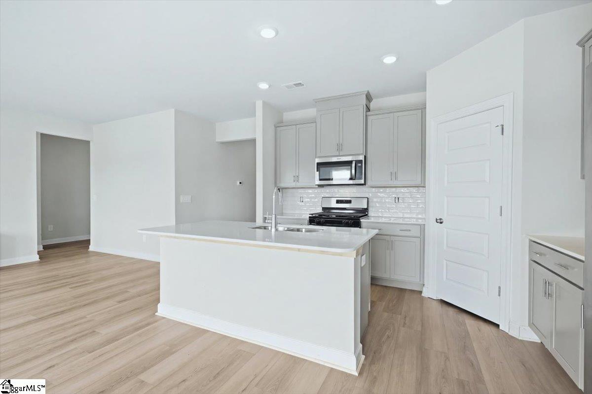 1525 Erindale Drive Property Photo 11