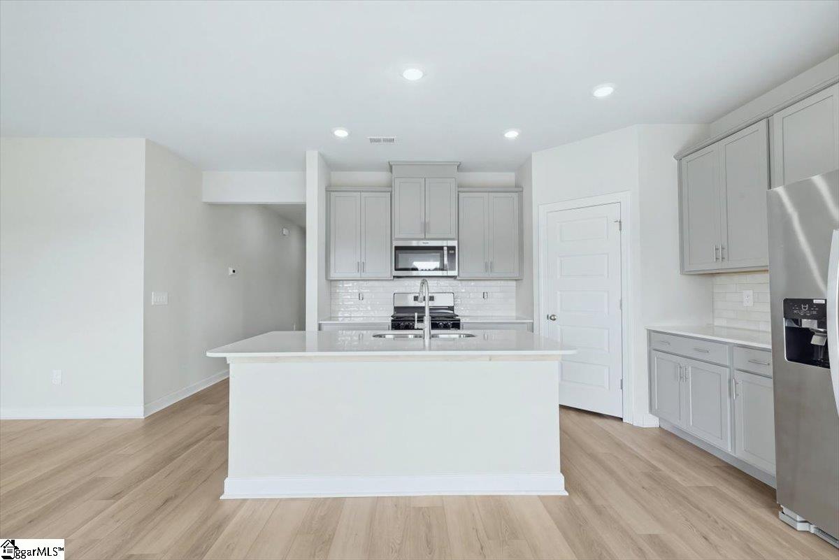 1525 Erindale Drive Property Photo 13