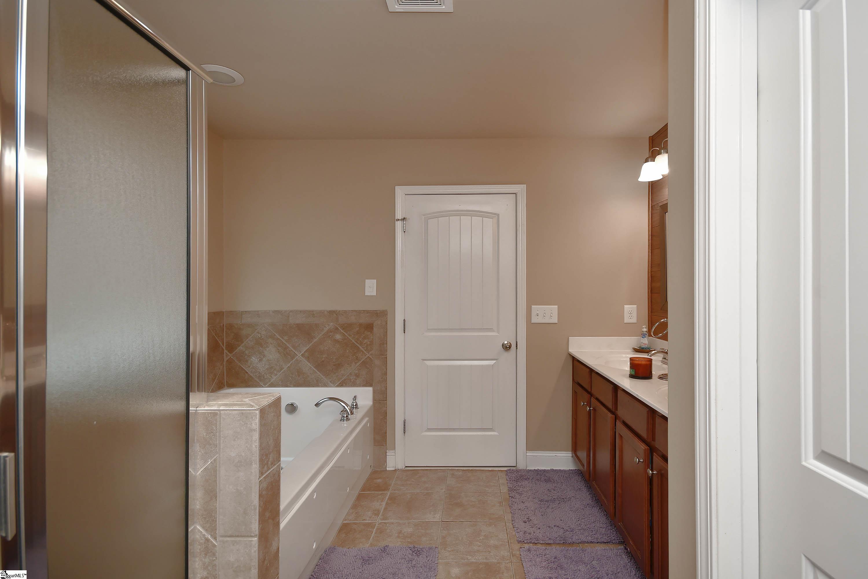 324 Barrett Chase Drive Property Photo 29