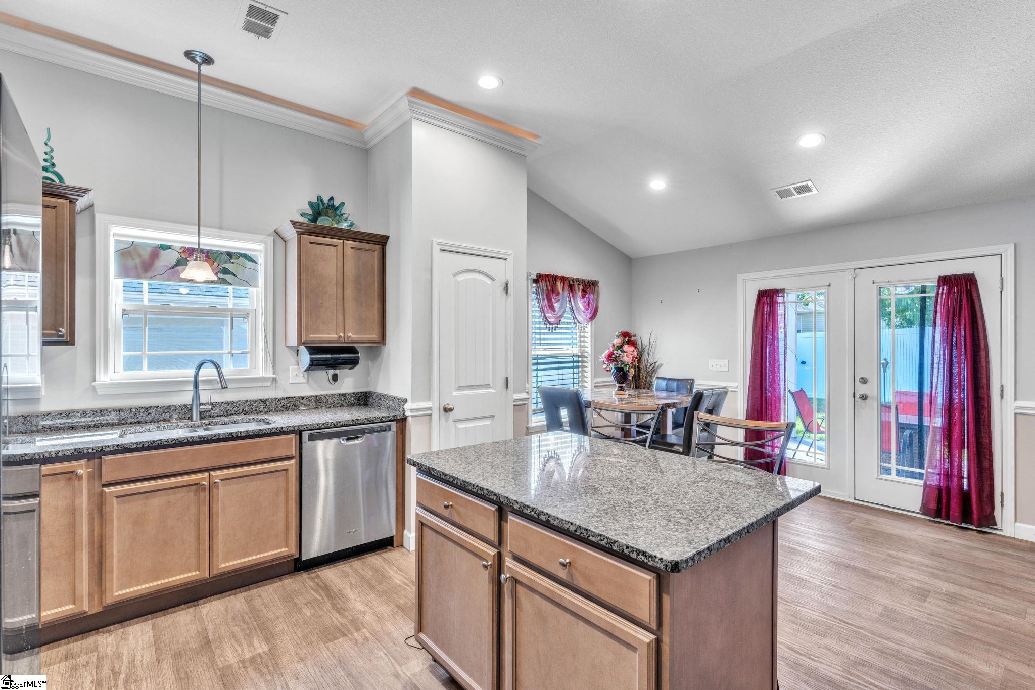 424 Timberwood Drive Property Photo 8