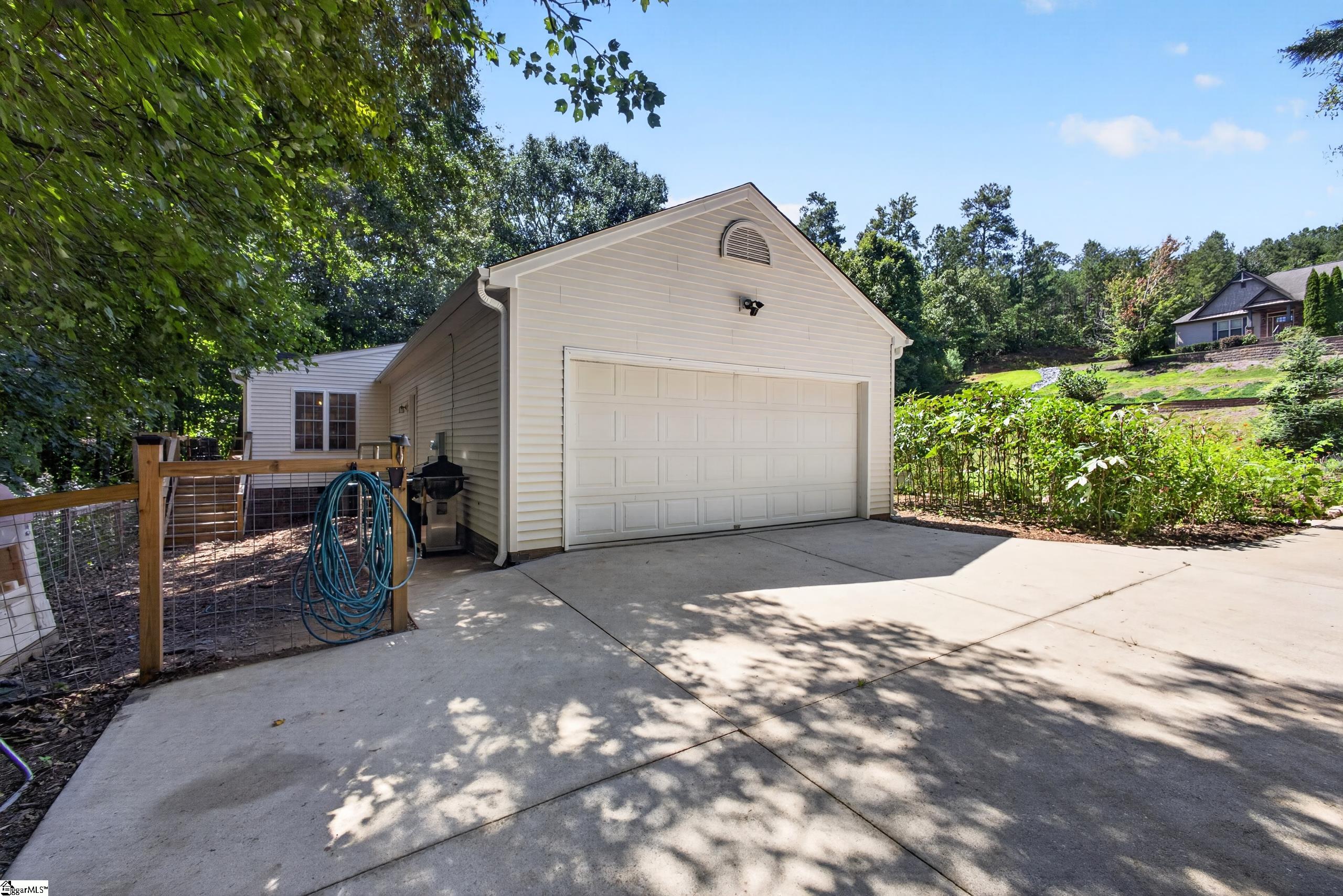 420 Brookstone Way Property Photo 6
