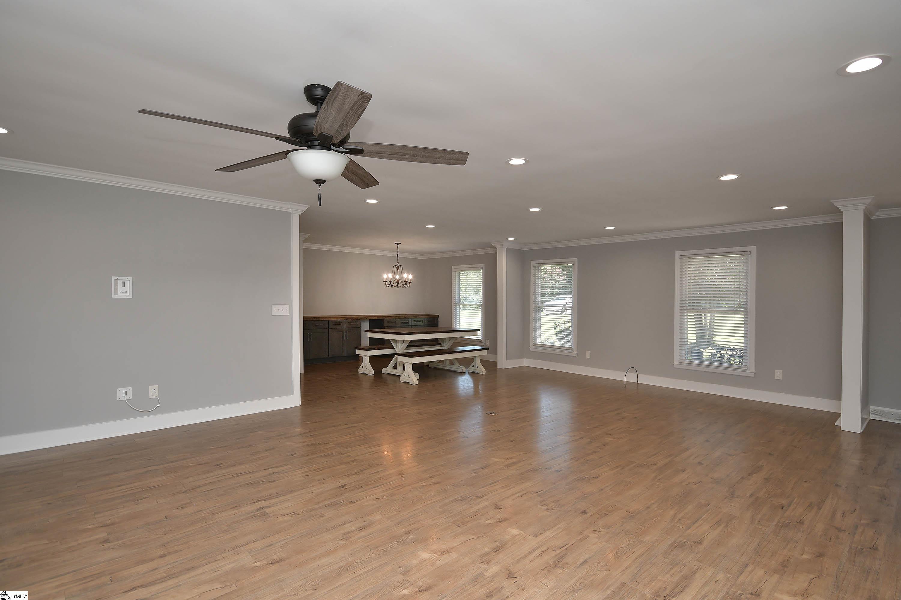 127 Rolling Green Circle Property Photo 7