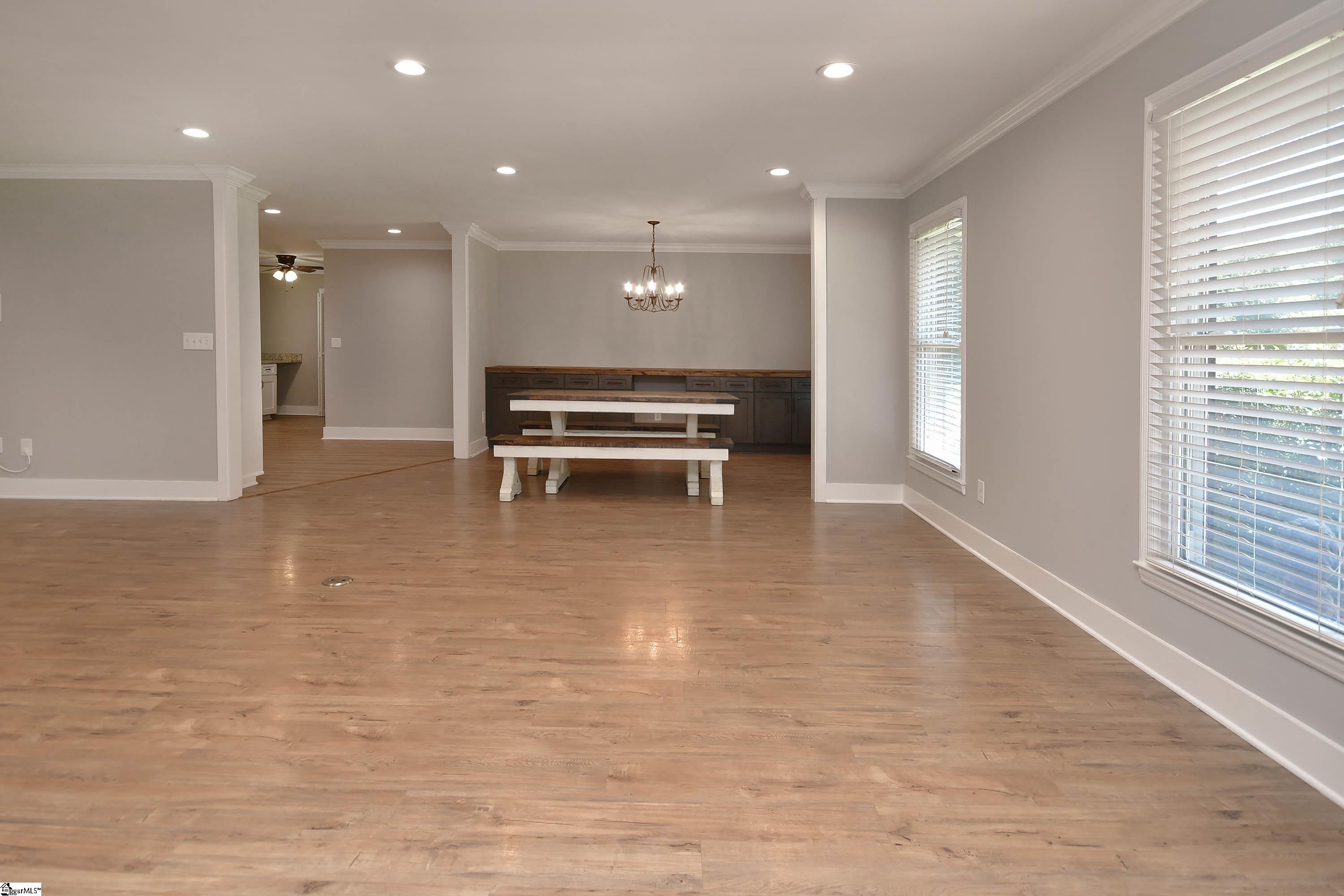 127 Rolling Green Circle Property Photo 8