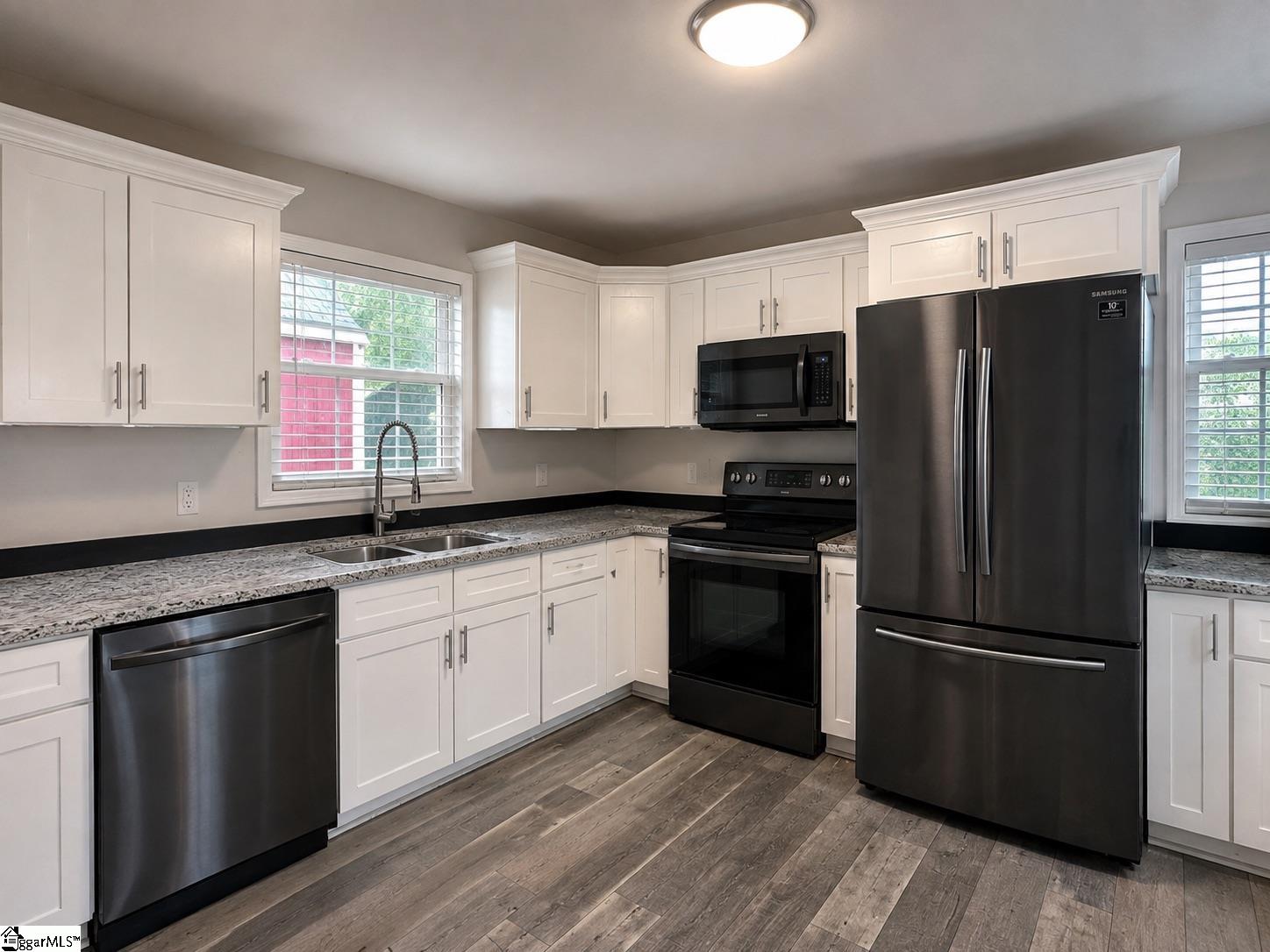 208 W North Avenue Property Photo 4