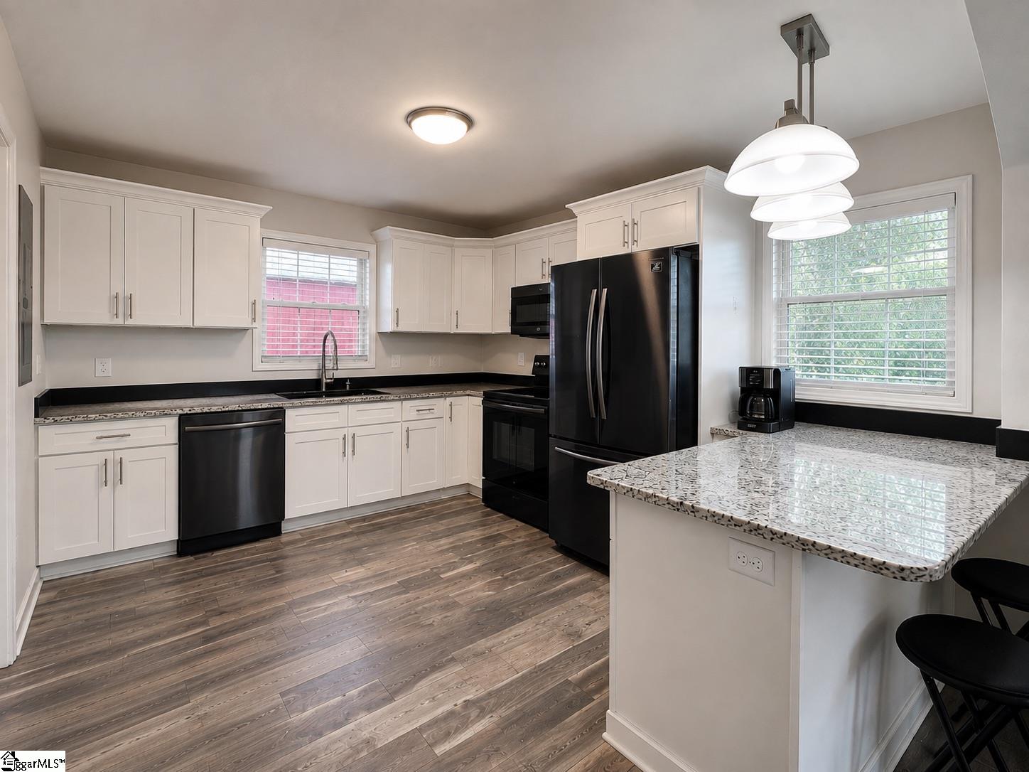 208 W North Avenue Property Photo 5