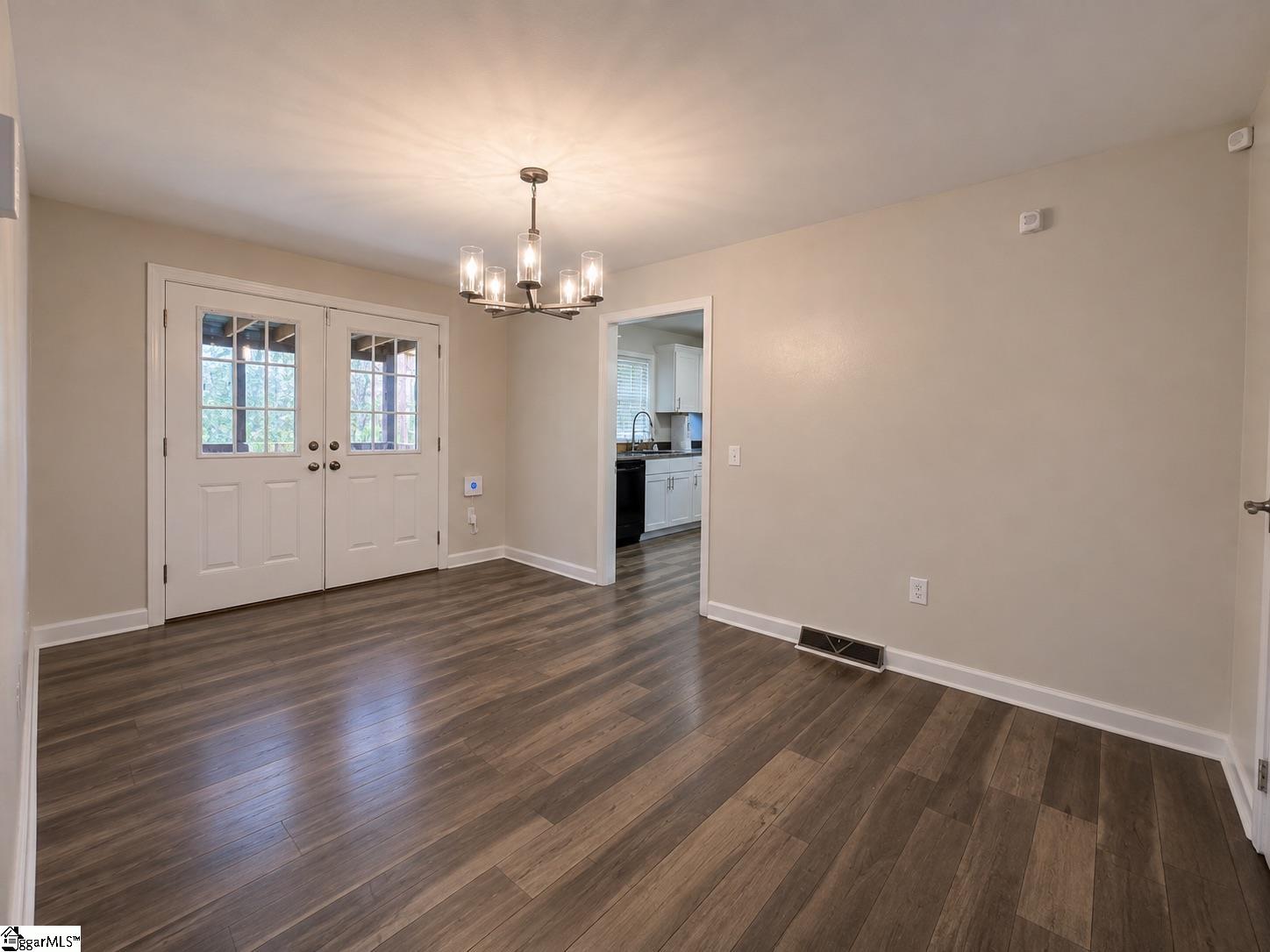 208 W North Avenue Property Photo 6