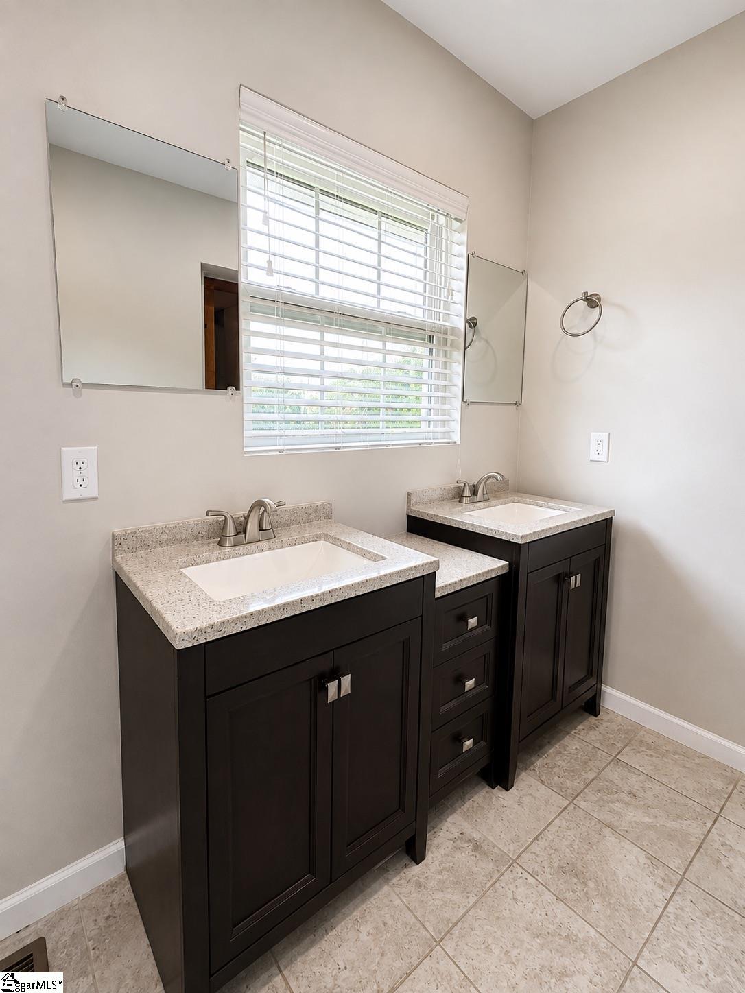 208 W North Avenue Property Photo 14