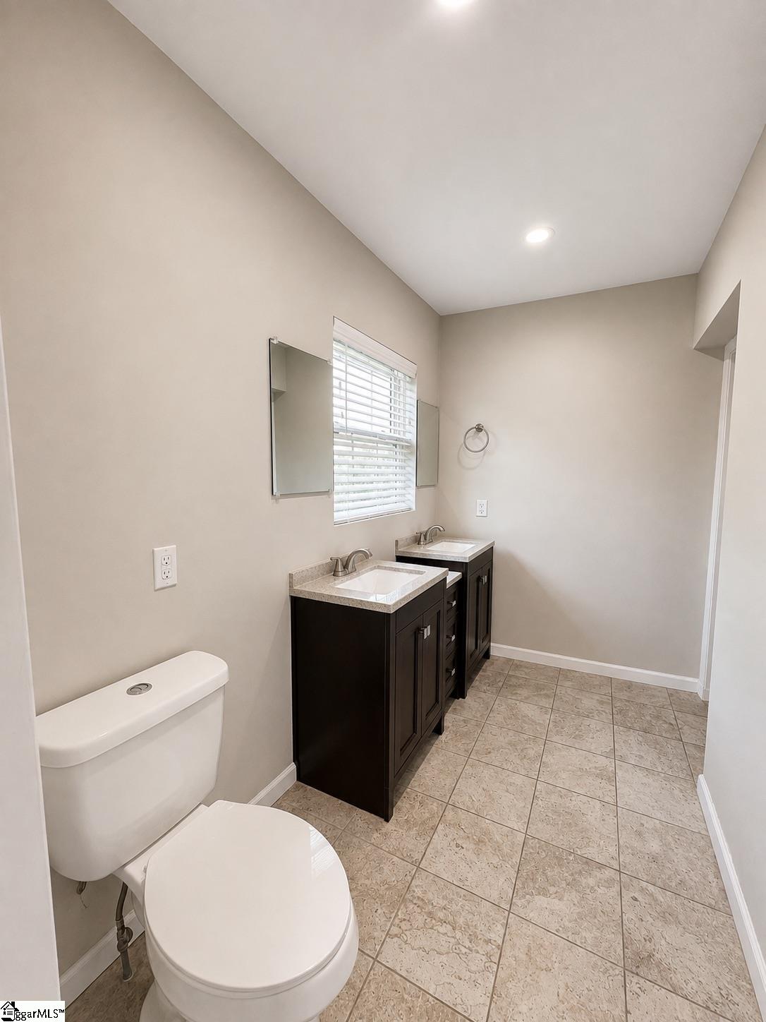 208 W North Avenue Property Photo 15