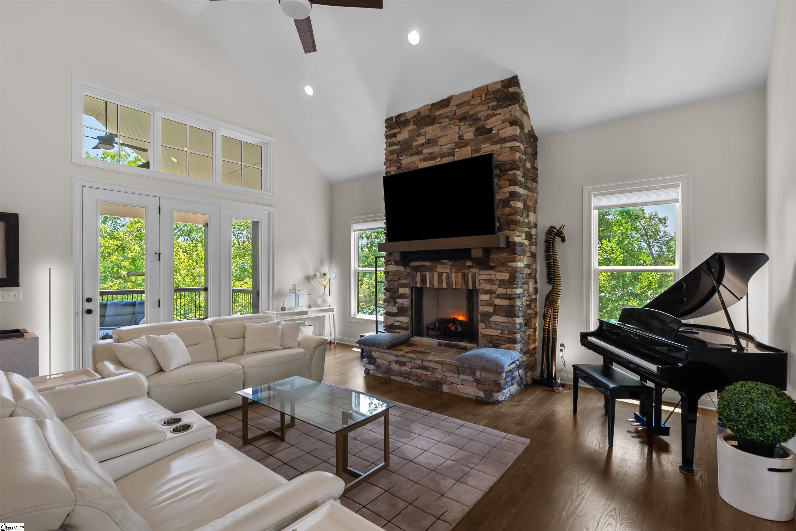 1601340 Property Photo 5
