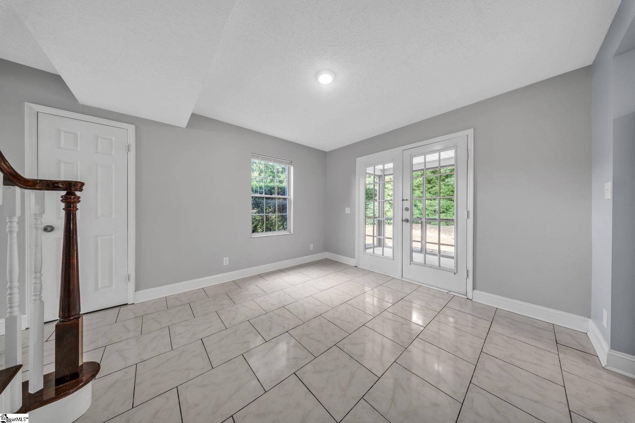 101 Shady Tree Drive Property Photo 3