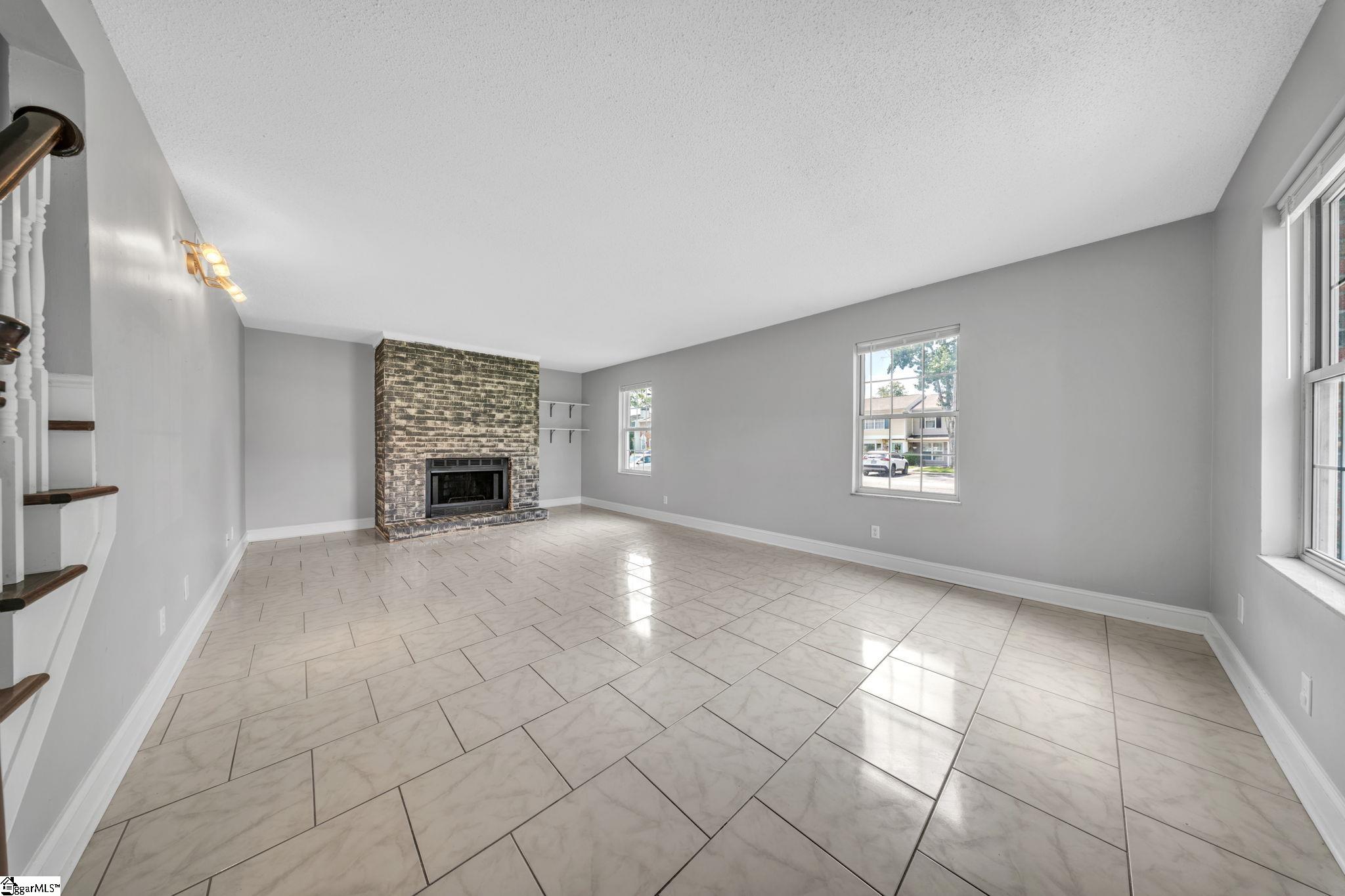 101 Shady Tree Drive Property Photo 4