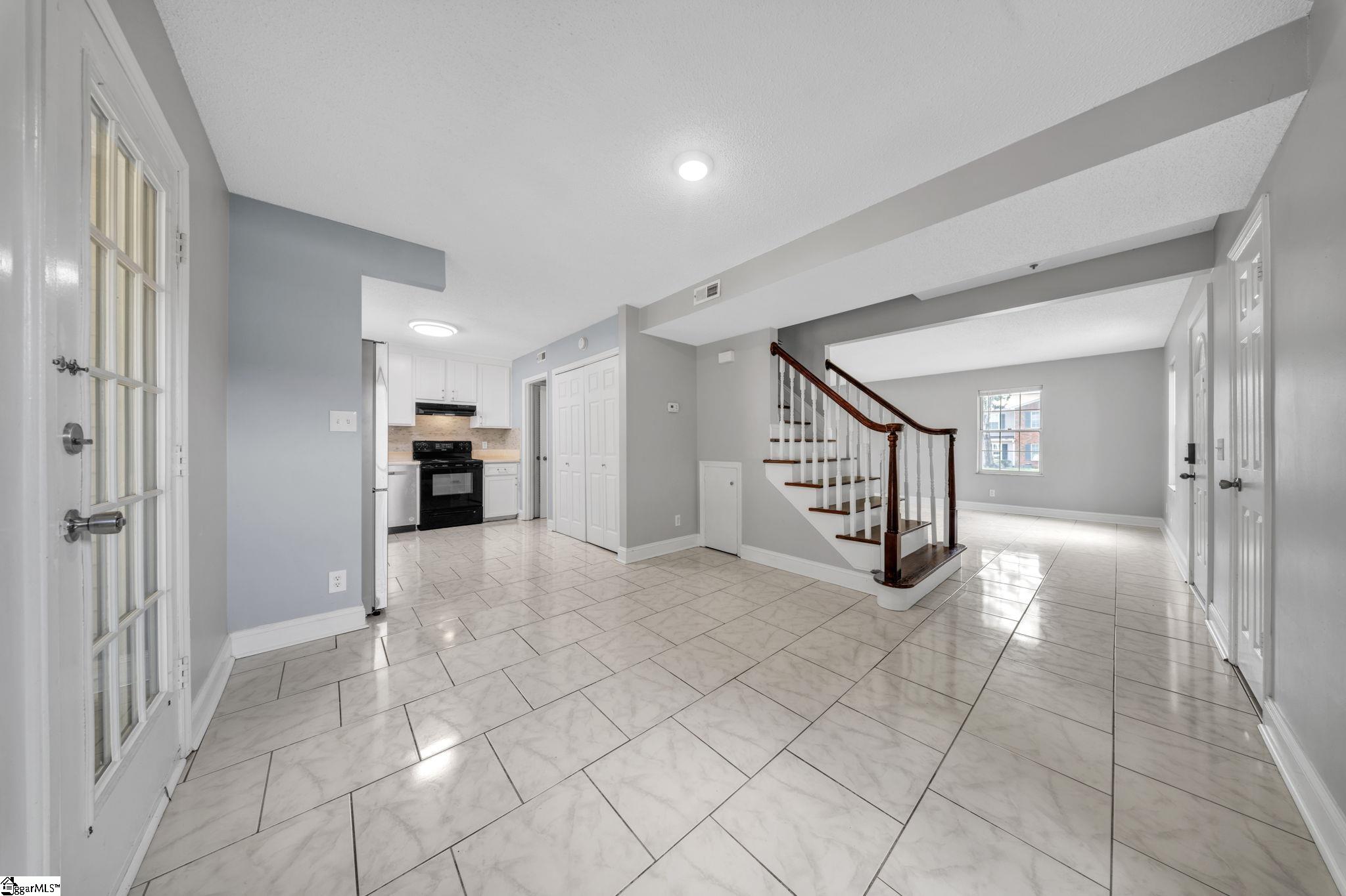 101 Shady Tree Drive Property Photo 6
