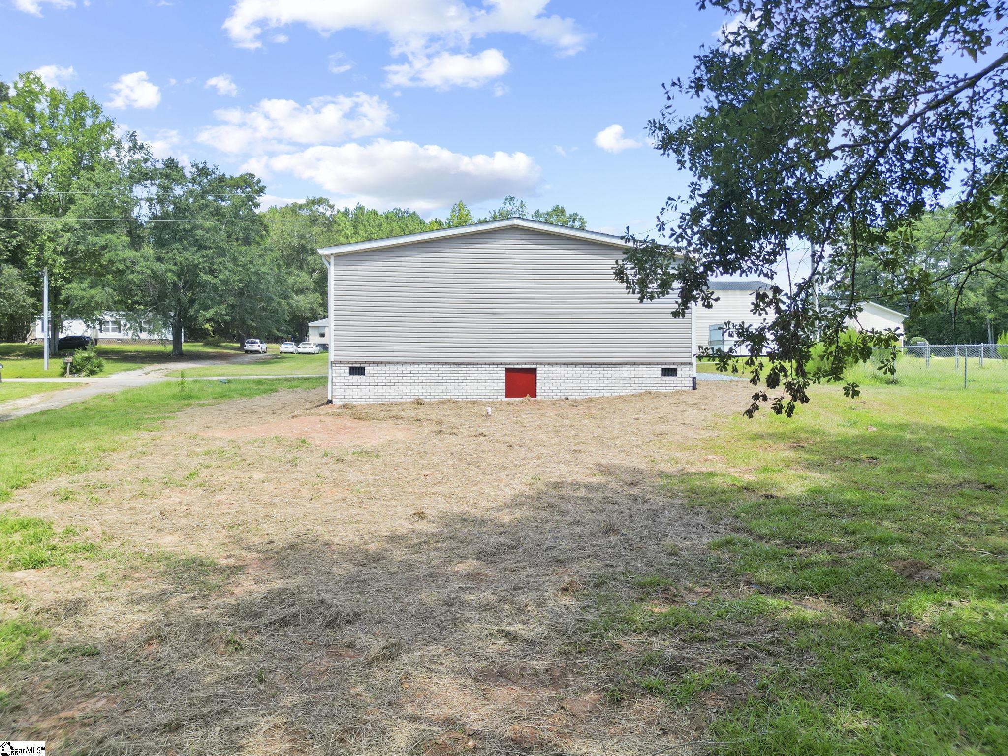 103 Riverview Park Property Photo 14